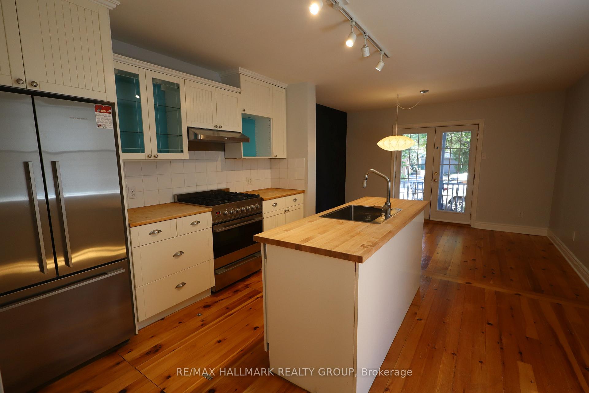 Photo 2 of 21 Electric Street, Ottawa, Lindenlea — HOMEH