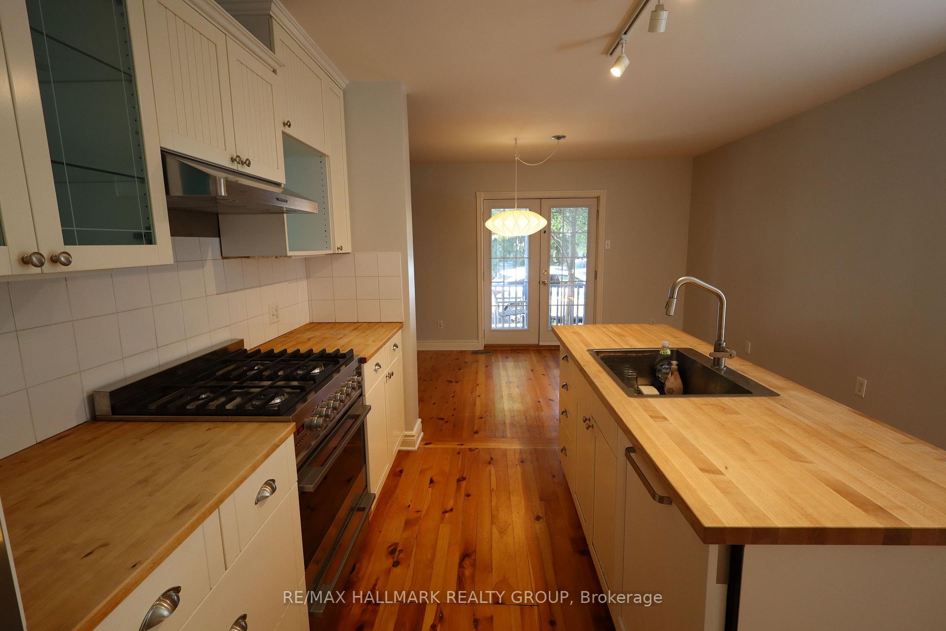 Photo 3 of 21 Electric Street, Ottawa, Lindenlea — HOMEH