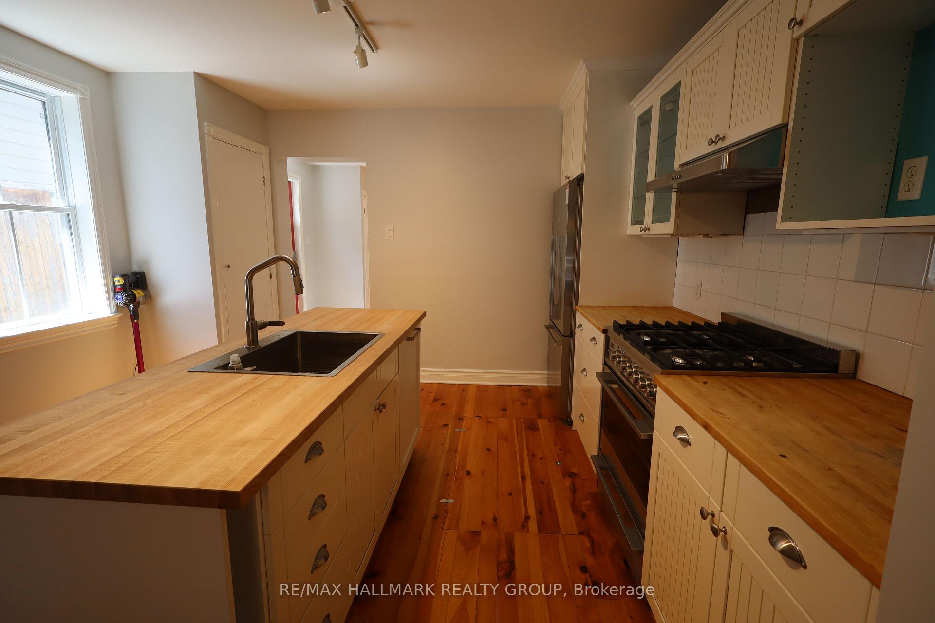 Photo 5 of 21 Electric Street, Ottawa, Lindenlea — HOMEH