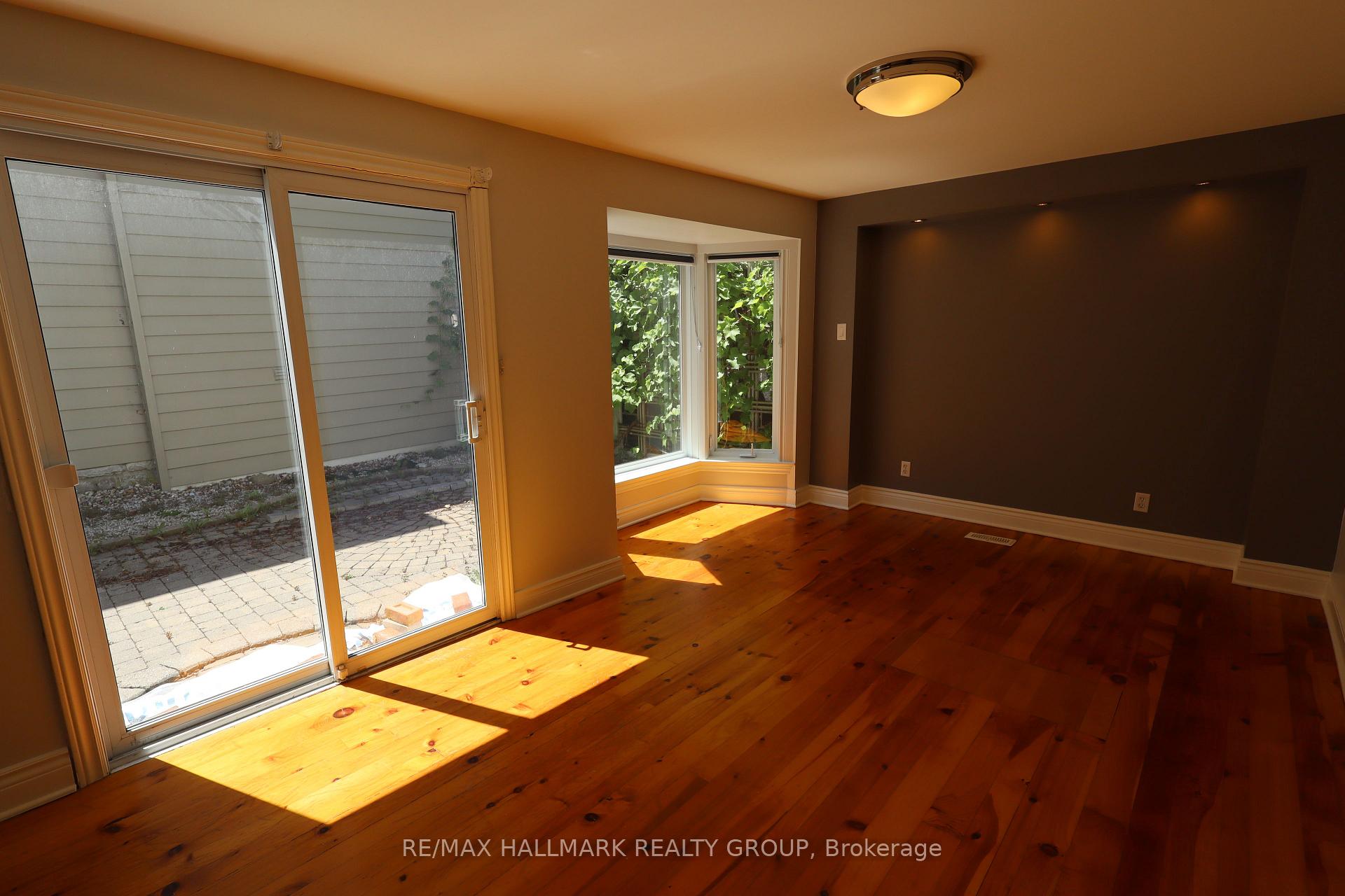 Photo 13 of 21 Electric Street, Ottawa, Lindenlea — HOMEH