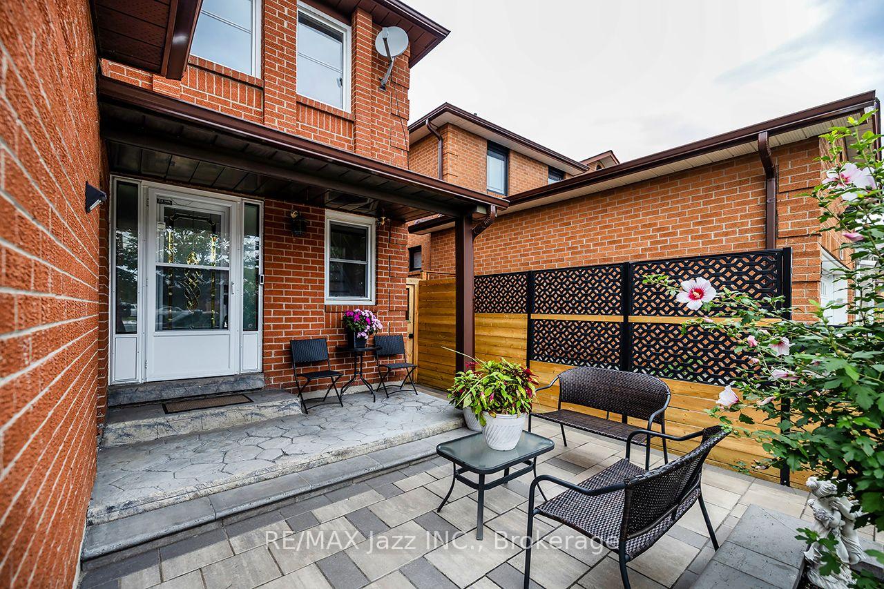 Photo 2 of 626 Strouds Lane, Pickering, Amberlea — HOMEH