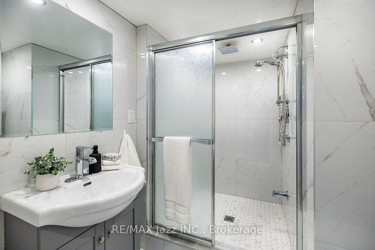 Photo 36 of 626 Strouds Lane, Pickering, Amberlea — HOMEH