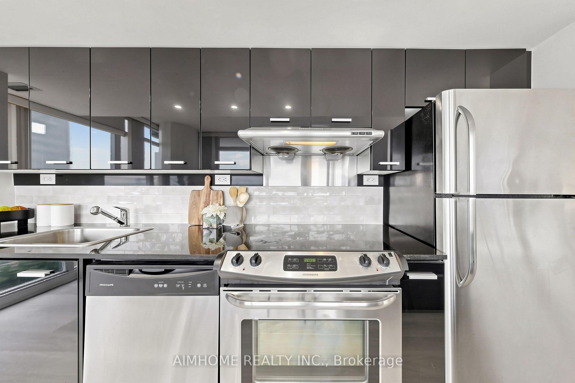 Photo 11 of Unit 921, 19 Singer Court, North York, Bayview Village — HOMEH
