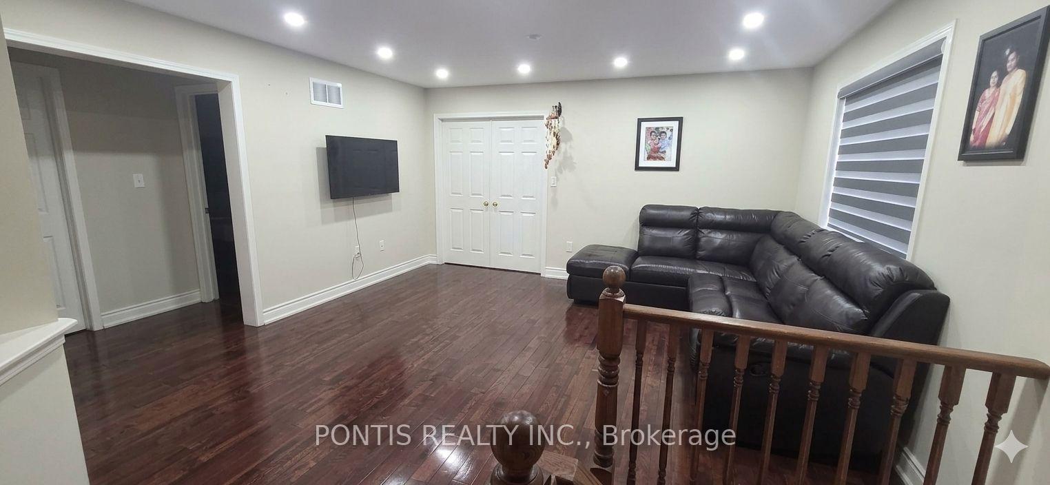 Photo 6 of 33 Clyde Road, Brampton, Fletcher's Creek Village — HOMEH