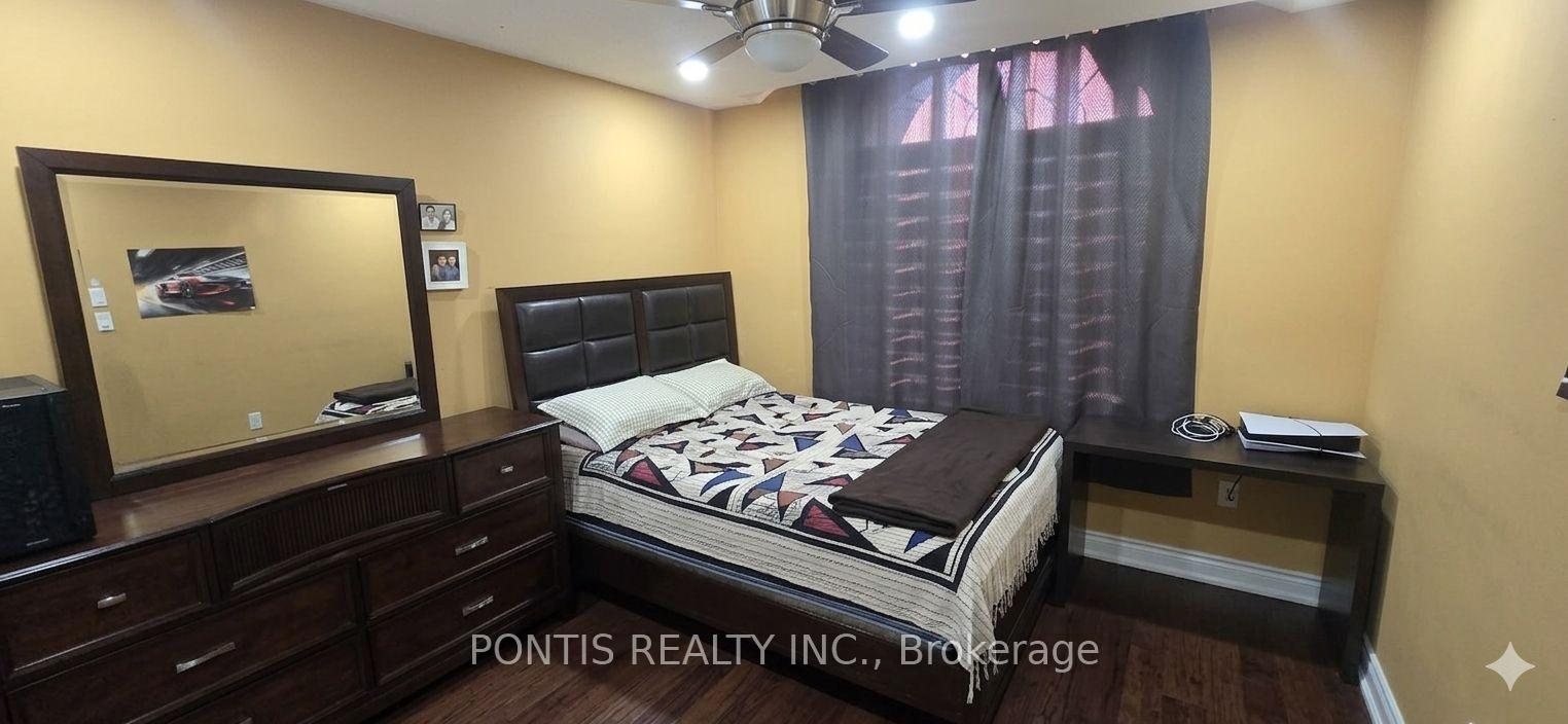 Photo 10 of 33 Clyde Road, Brampton, Fletcher's Creek Village — HOMEH