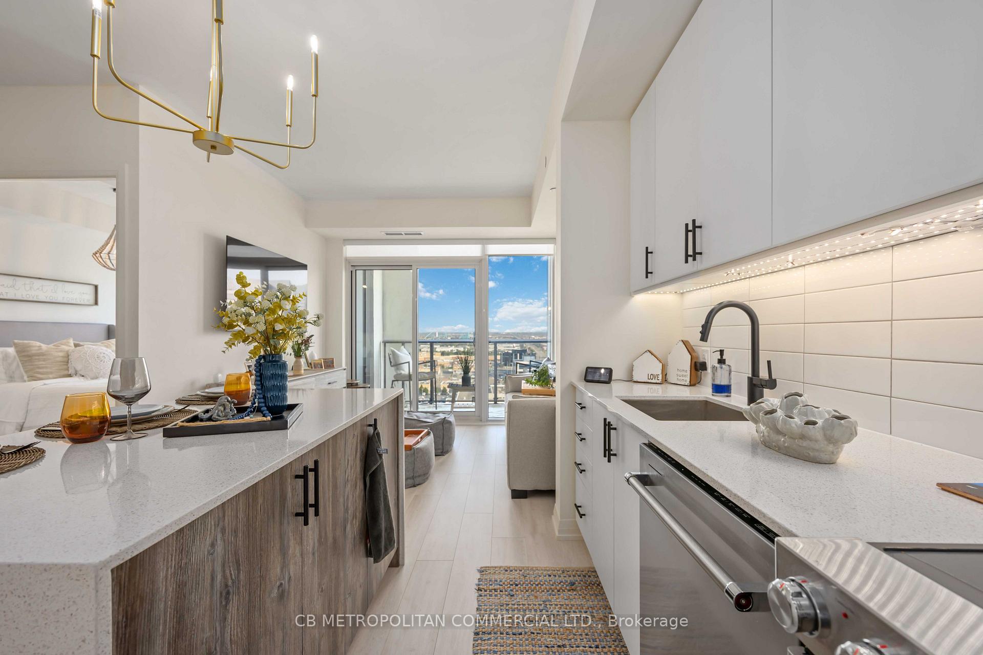Photo 7 of 9000 Jane Street, Vaughan, Concord — HOMEH