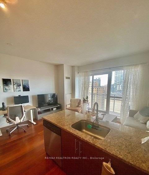 Photo 8 of Unit 1411, 83 Redpath Avenue, Toronto, Mount Pleasant West — HOMEH