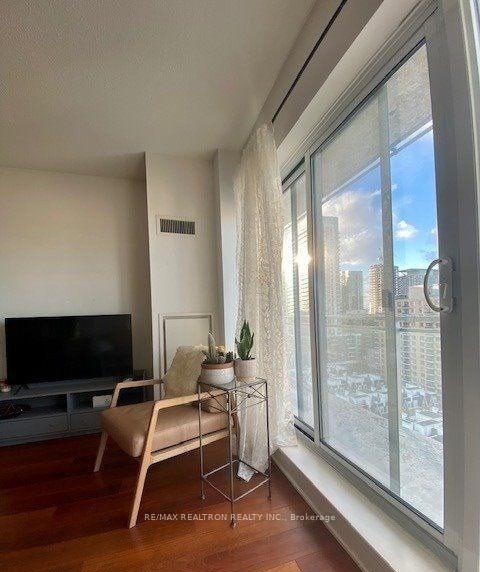 Photo 10 of Unit 1411, 83 Redpath Avenue, Toronto, Mount Pleasant West — HOMEH