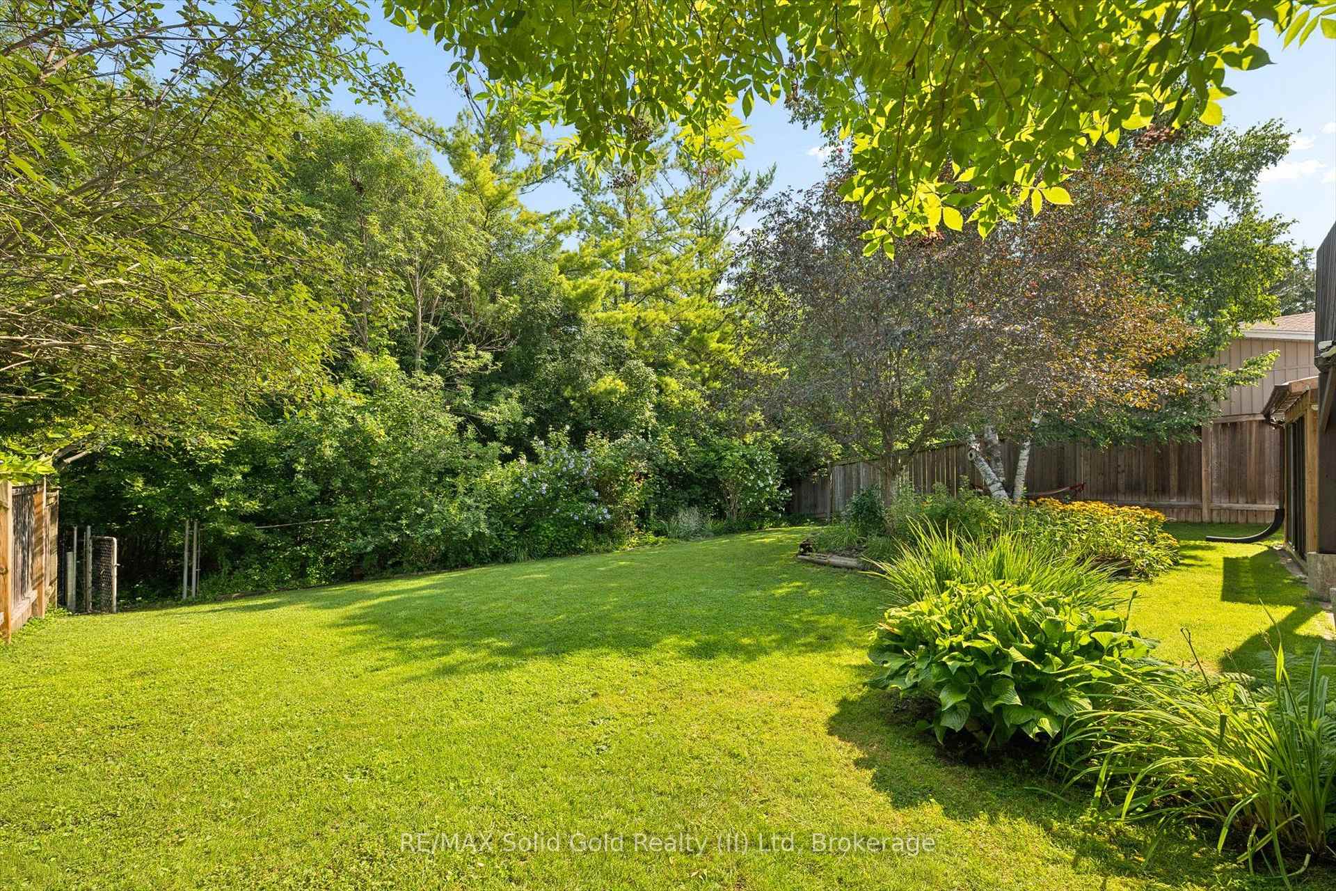 Photo 23 of 8 Perin Place, Kitchener, Pioneer Park — HOMEH