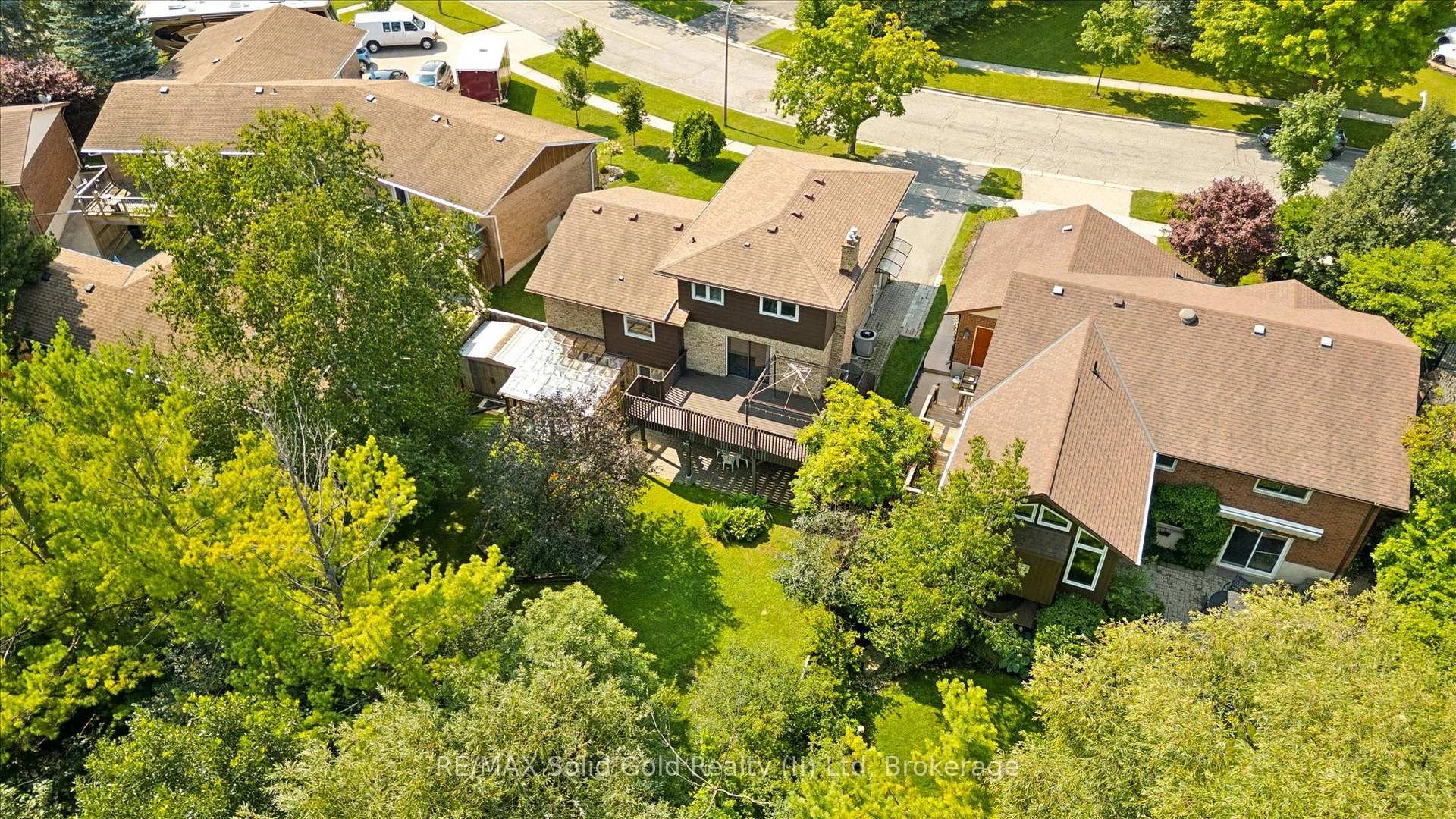 Photo 25 of 8 Perin Place, Kitchener, Pioneer Park — HOMEH