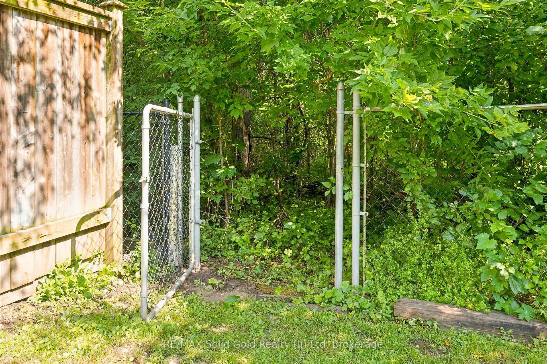 Photo 29 of 8 Perin Place, Kitchener, Pioneer Park — HOMEH