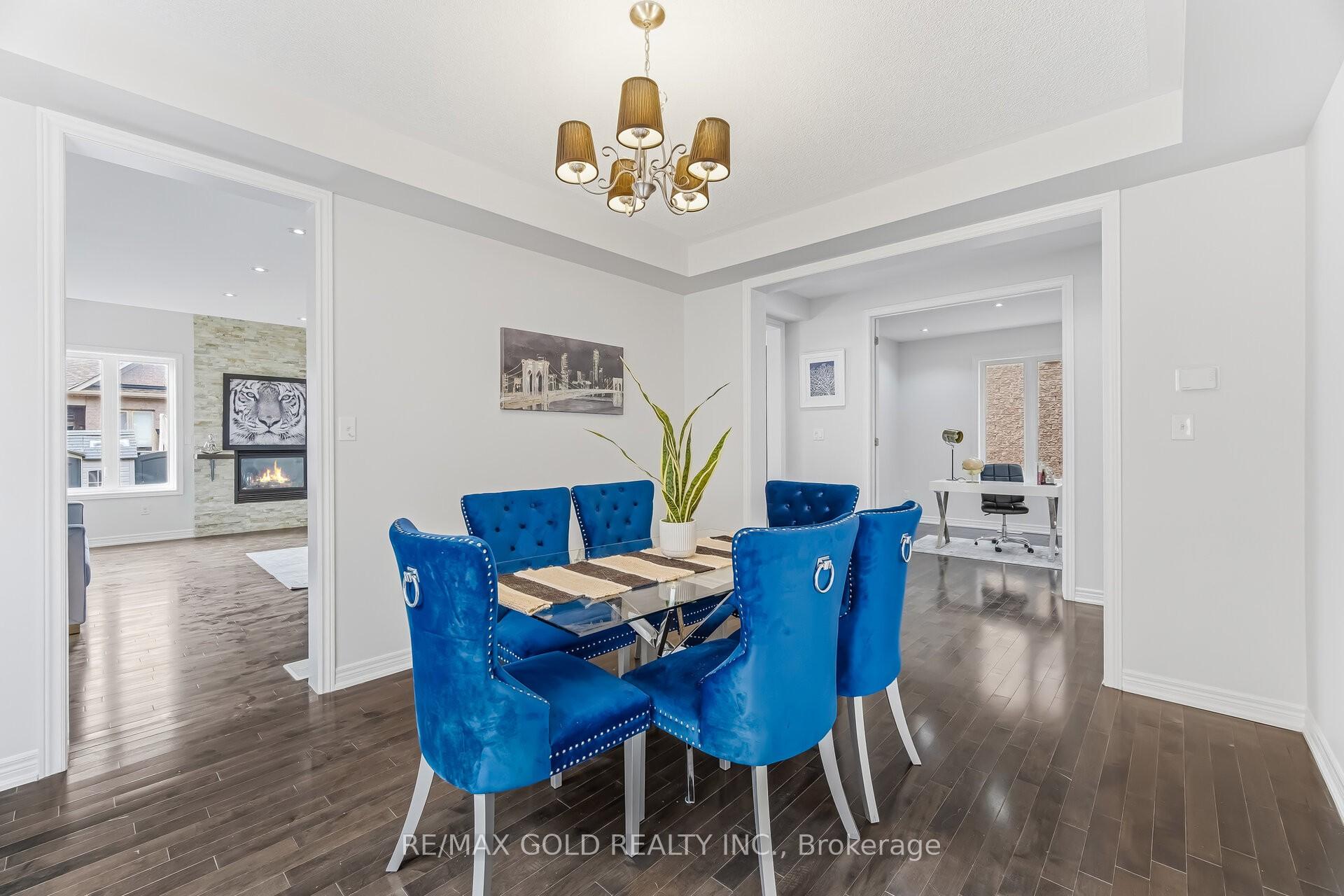 Photo 6 of 15 Junetown Circle, Brampton, Credit Valley — HOMEH