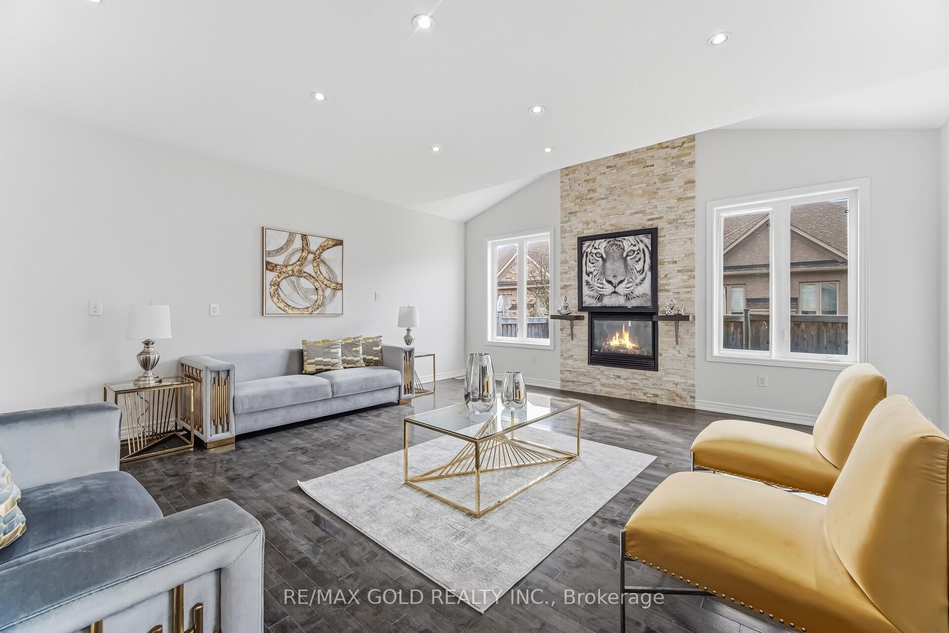 Photo 8 of 15 Junetown Circle, Brampton, Credit Valley — HOMEH
