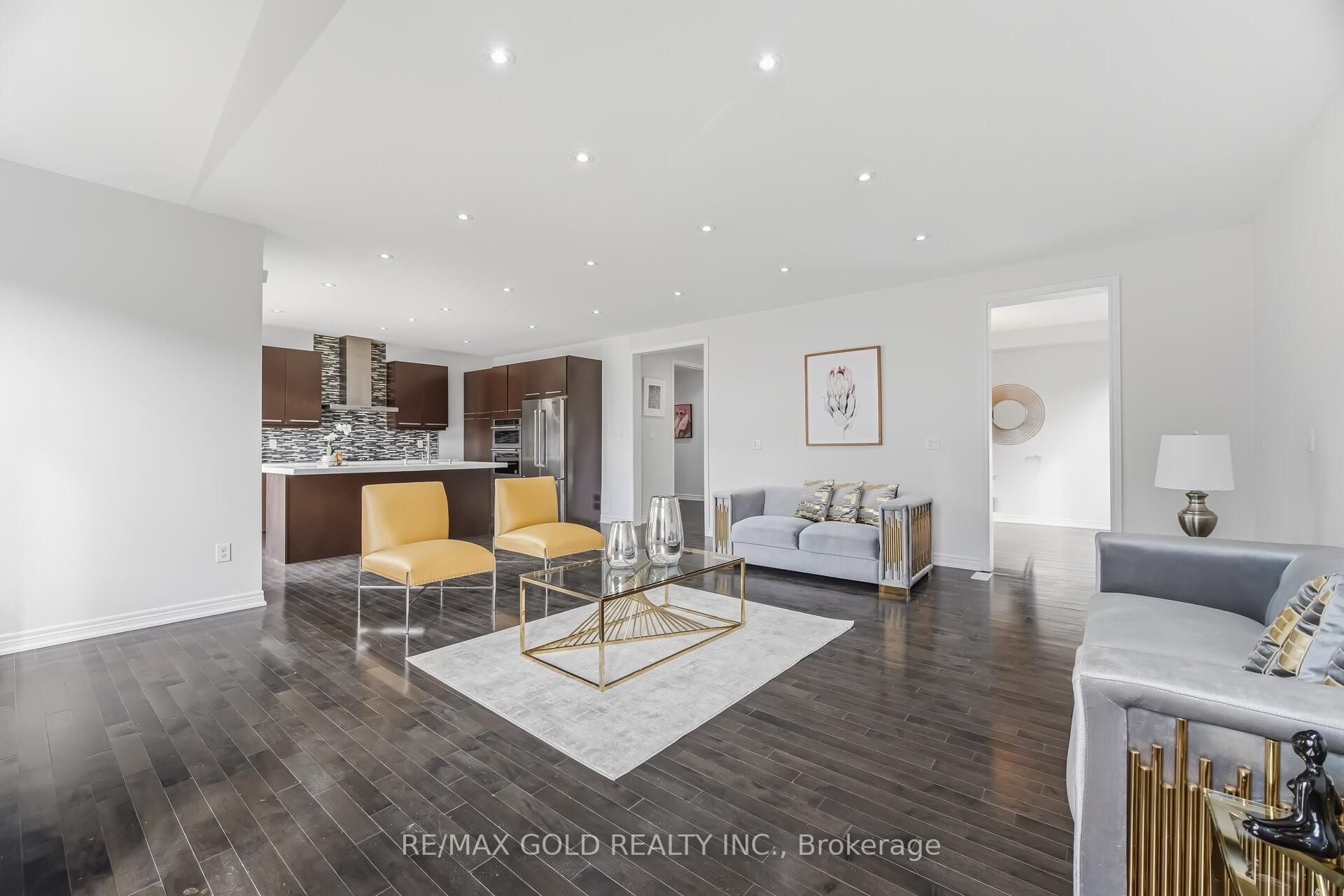 Photo 9 of 15 Junetown Circle, Brampton, Credit Valley — HOMEH