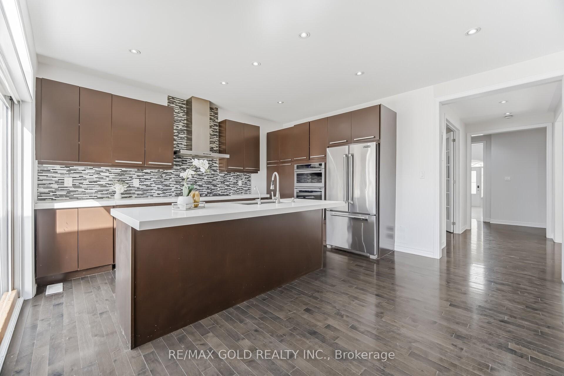 Photo 10 of 15 Junetown Circle, Brampton, Credit Valley — HOMEH
