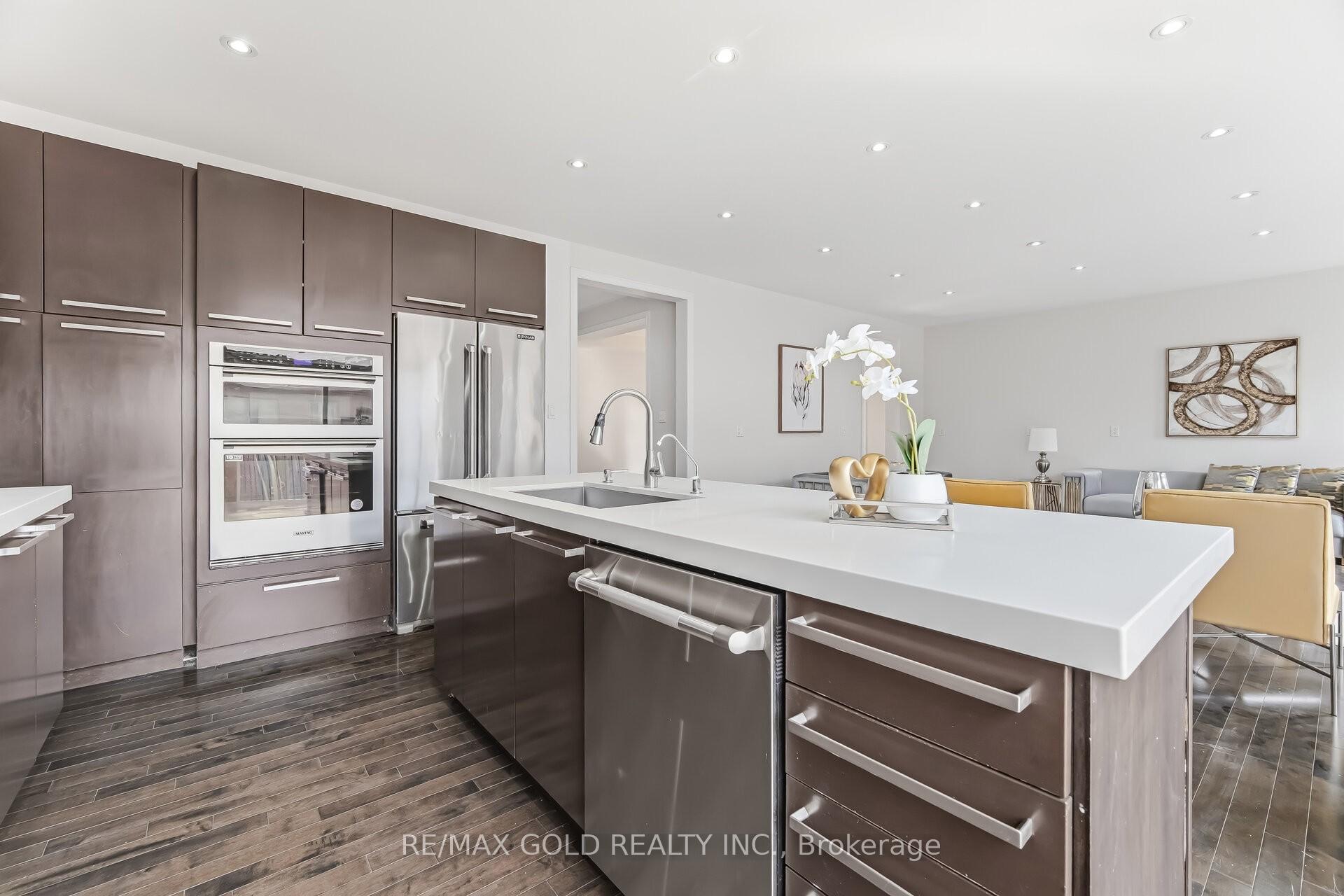 Photo 11 of 15 Junetown Circle, Brampton, Credit Valley — HOMEH