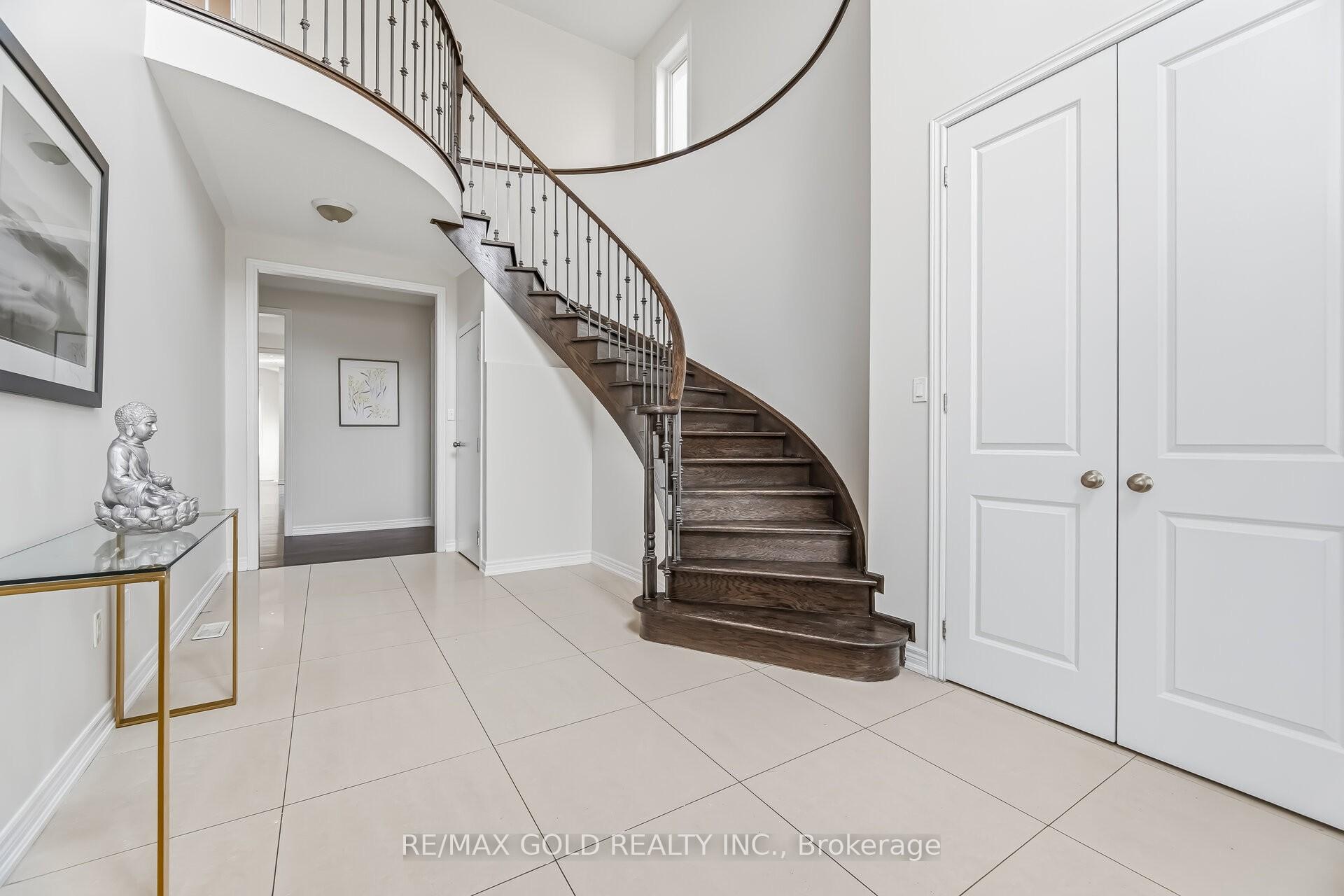 Photo 16 of 15 Junetown Circle, Brampton, Credit Valley — HOMEH