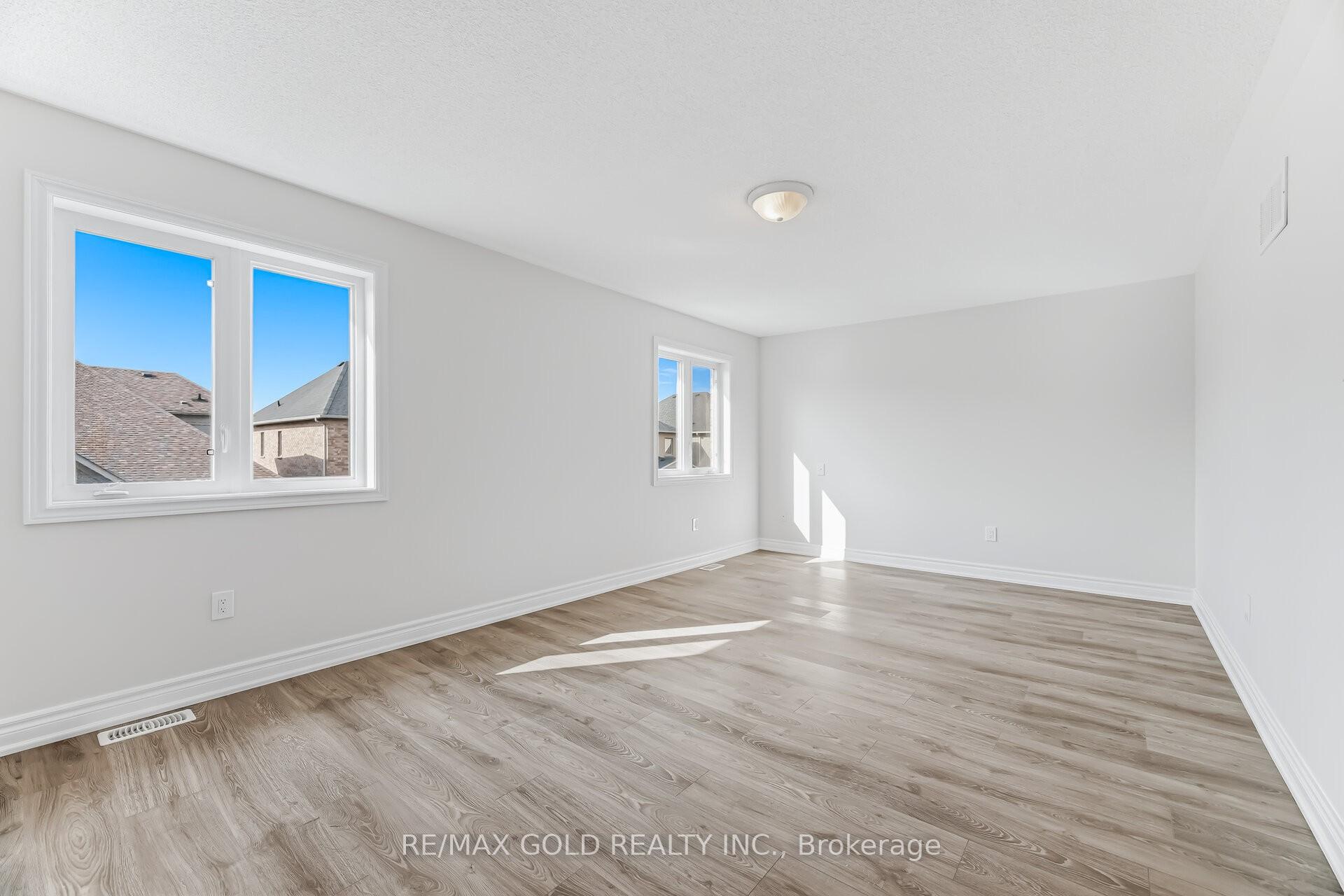 Photo 17 of 15 Junetown Circle, Brampton, Credit Valley — HOMEH