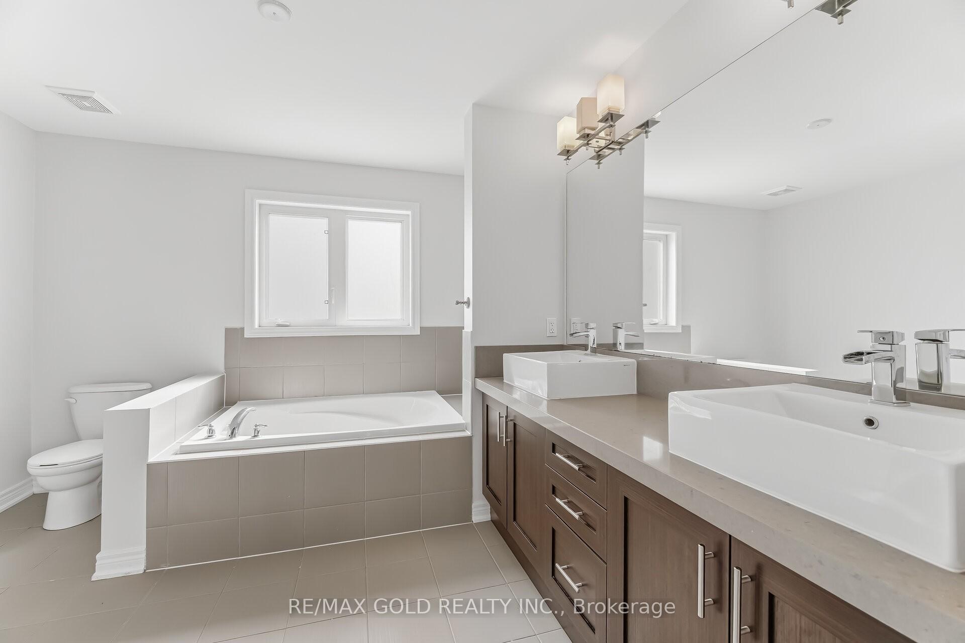 Photo 18 of 15 Junetown Circle, Brampton, Credit Valley — HOMEH