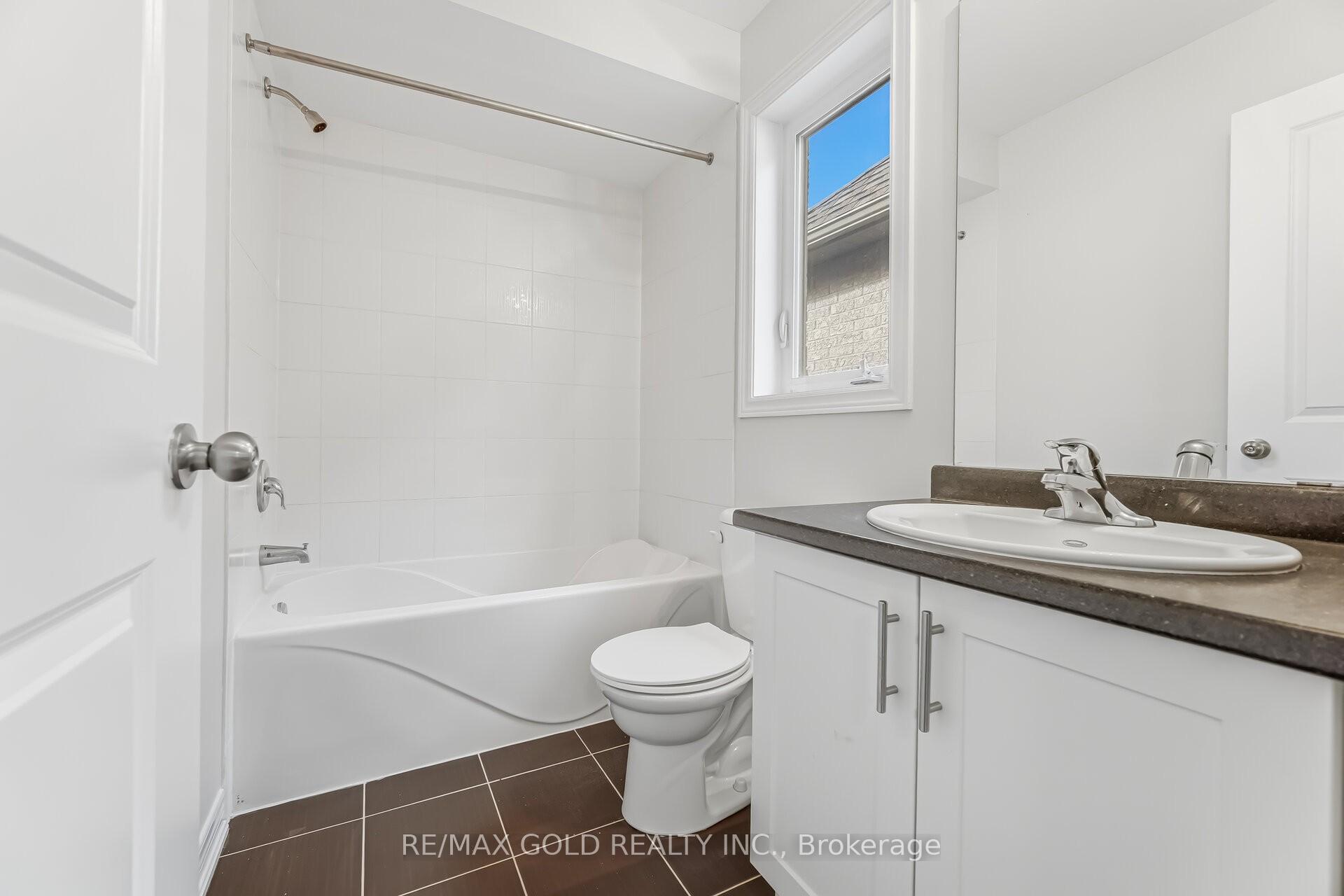 Photo 20 of 15 Junetown Circle, Brampton, Credit Valley — HOMEH