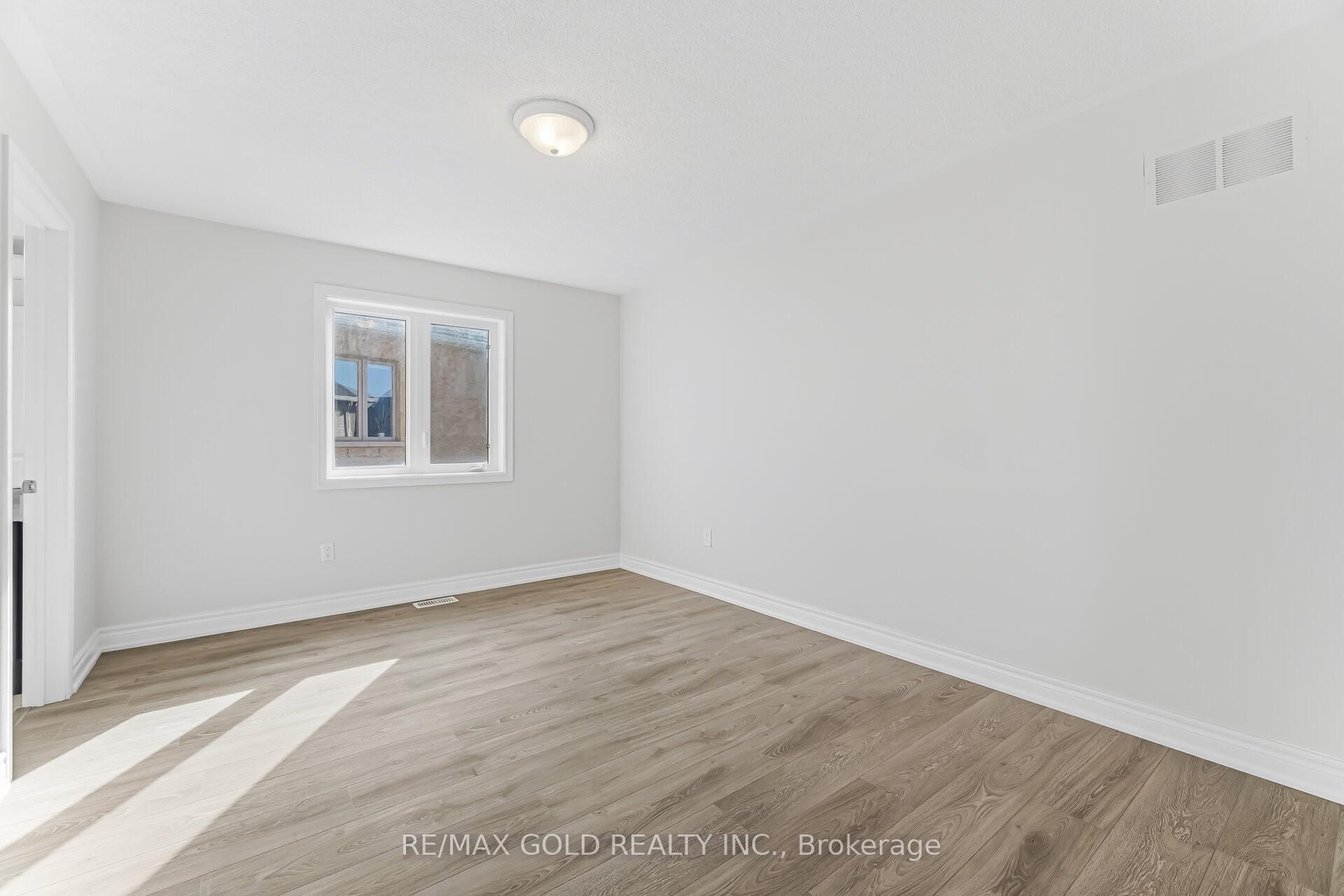 Photo 23 of 15 Junetown Circle, Brampton, Credit Valley — HOMEH