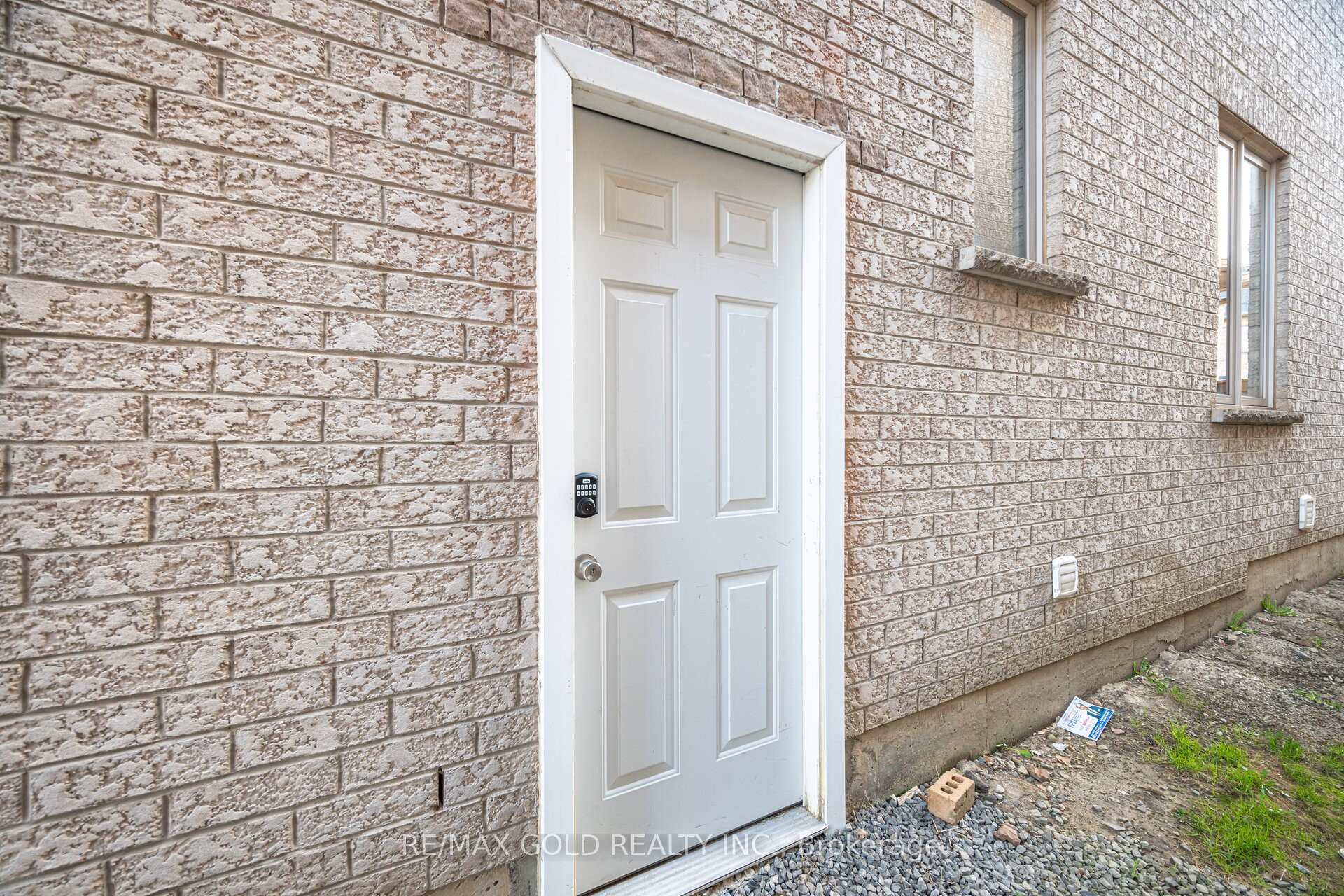 Photo 25 of 15 Junetown Circle, Brampton, Credit Valley — HOMEH