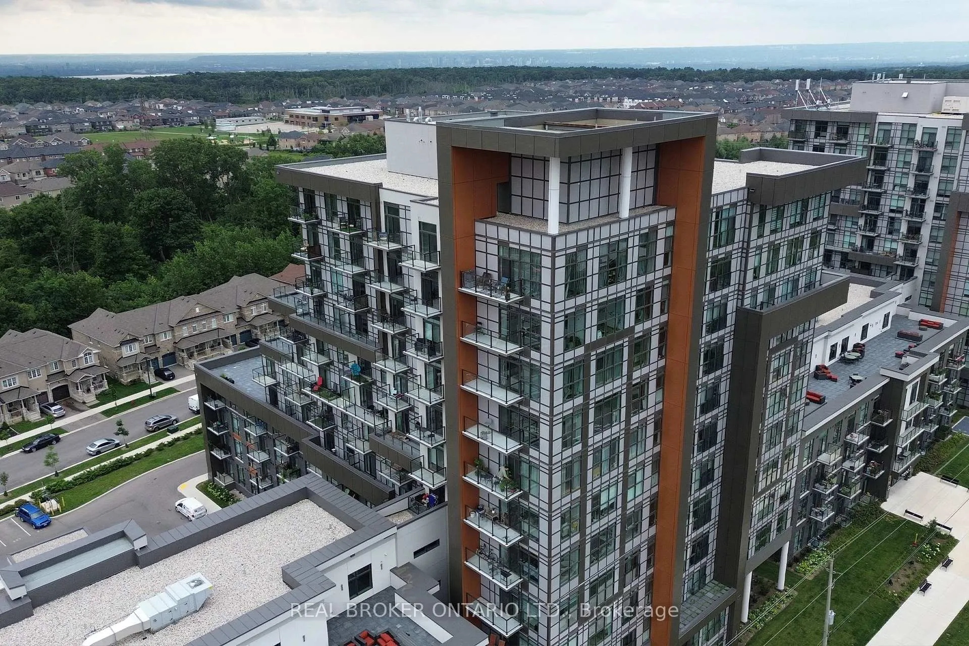 Front of Unit 1207, 470 Dundas Street E
