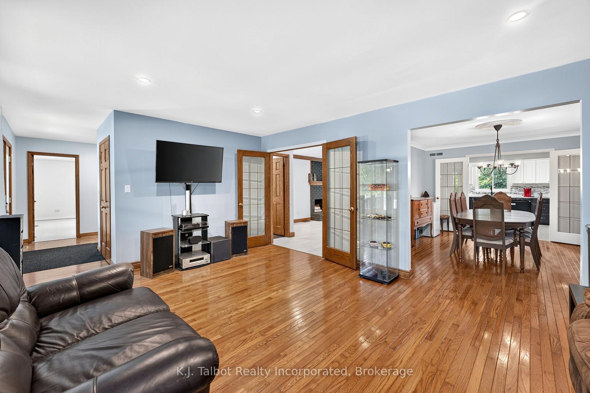 Photo 10 of 4 John Avenue, Bluewater, Bayfield — HOMEH