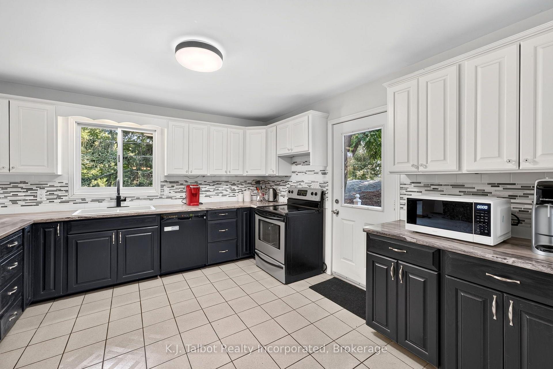 Photo 13 of 4 John Avenue, Bluewater, Bayfield — HOMEH