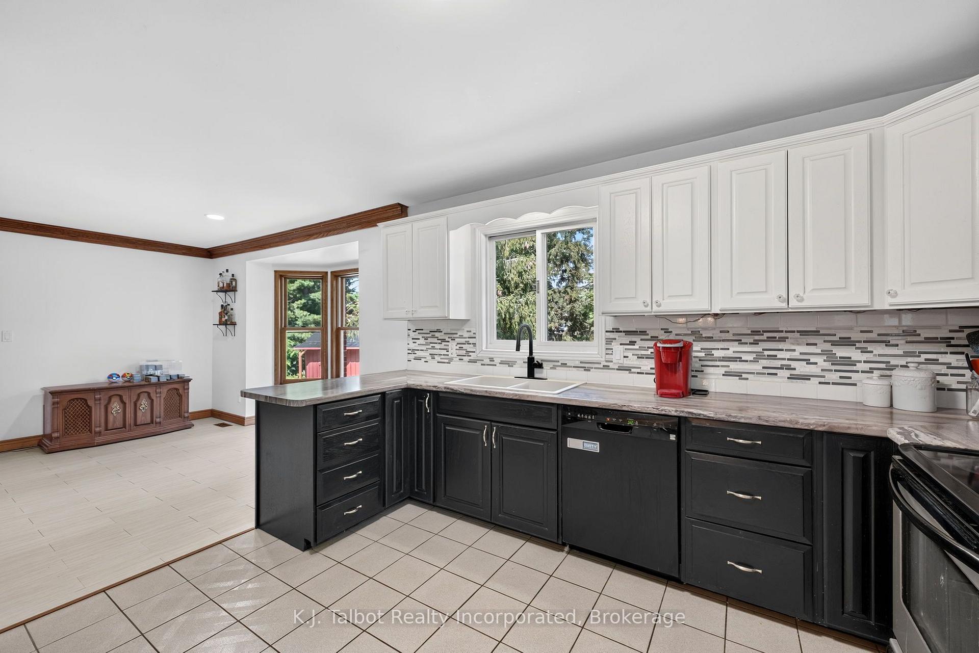 Photo 14 of 4 John Avenue, Bluewater, Bayfield — HOMEH