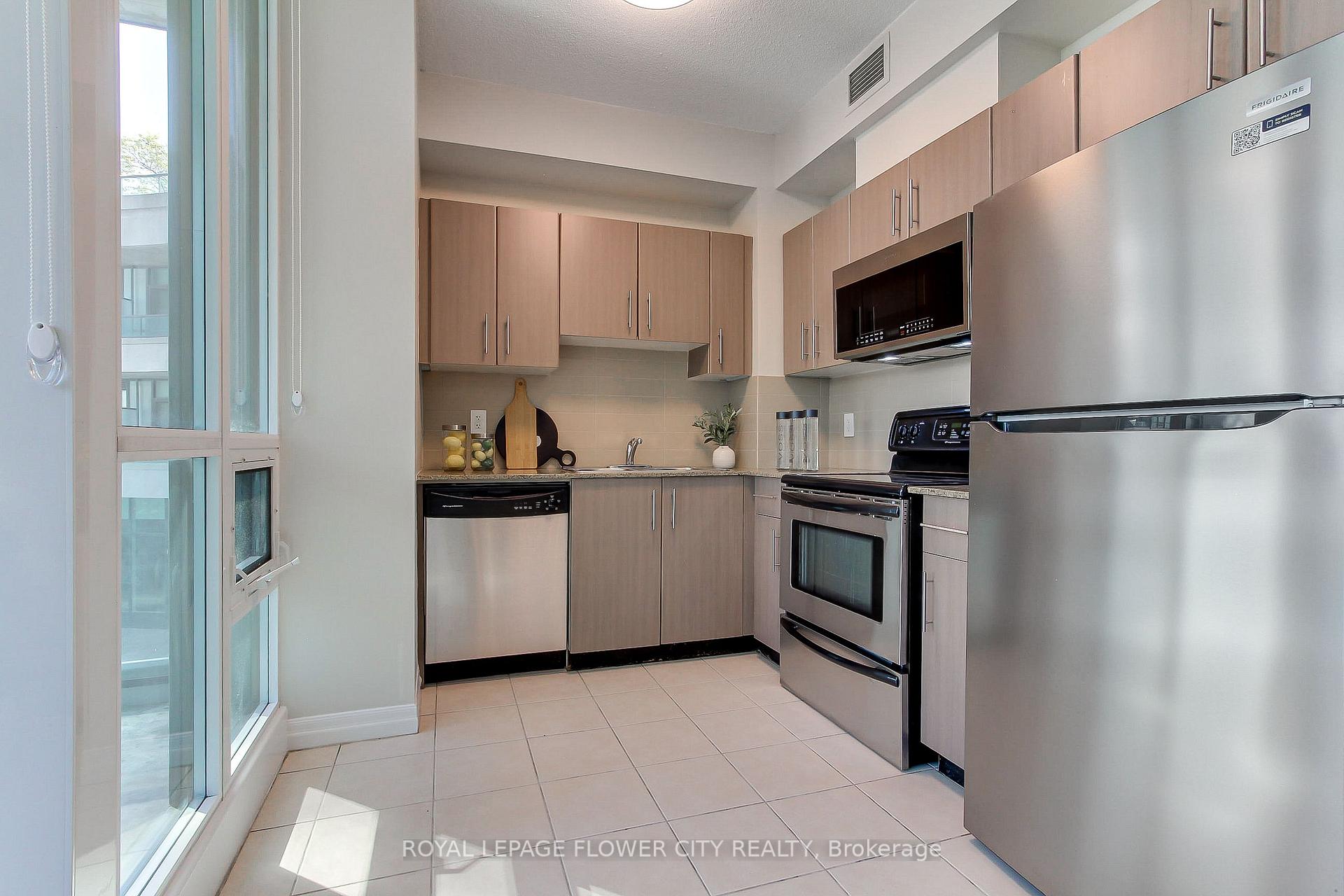 Photo 14 of Unit 302, 12 Yonge Street, Toronto, Waterfront Communities — HOMEH