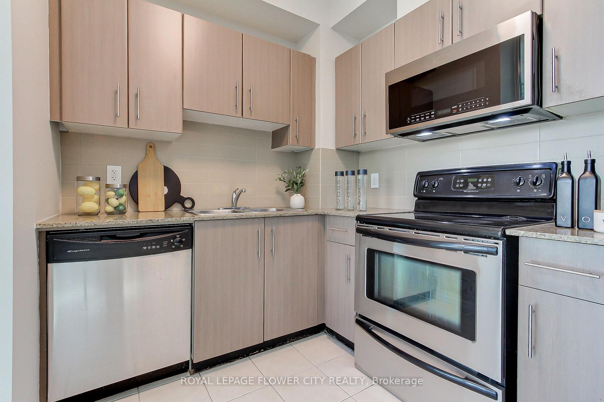 Photo 15 of Unit 302, 12 Yonge Street, Toronto, Waterfront Communities — HOMEH