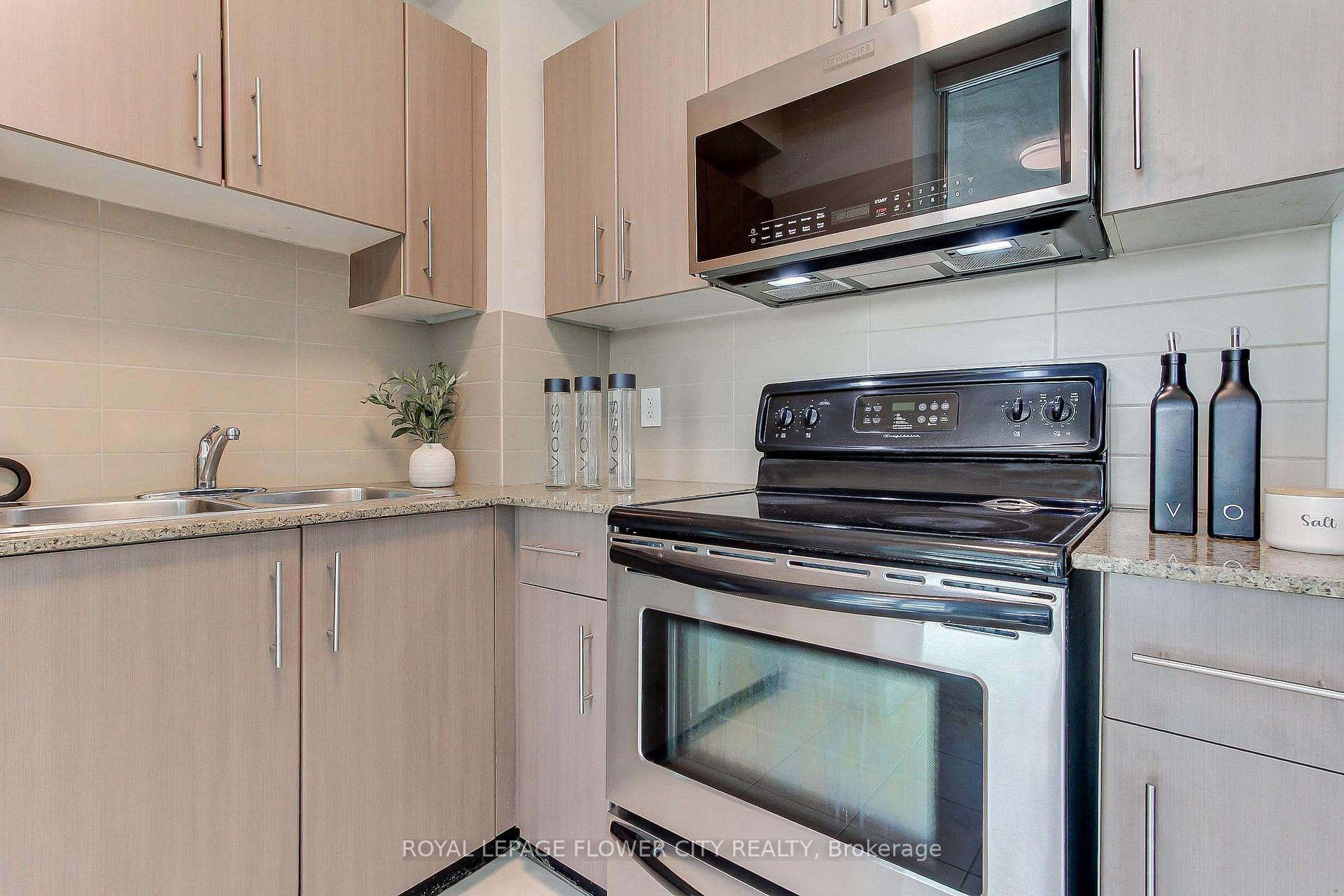 Photo 16 of Unit 302, 12 Yonge Street, Toronto, Waterfront Communities — HOMEH