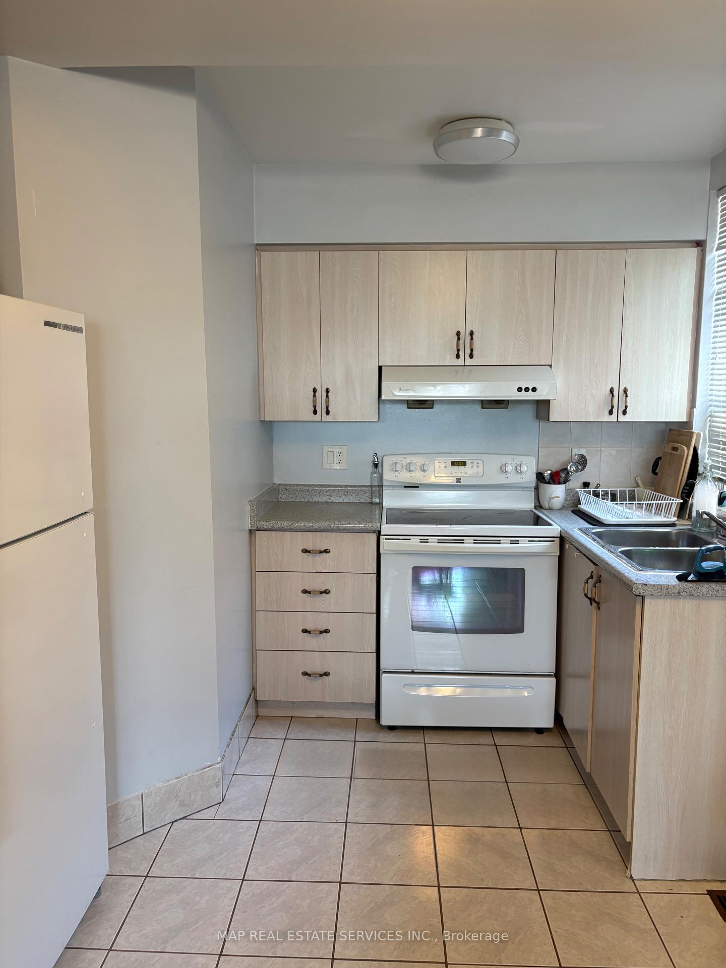 Photo 1 of 844 Browns Line, Etobicoke, Alderwood — HOMEH