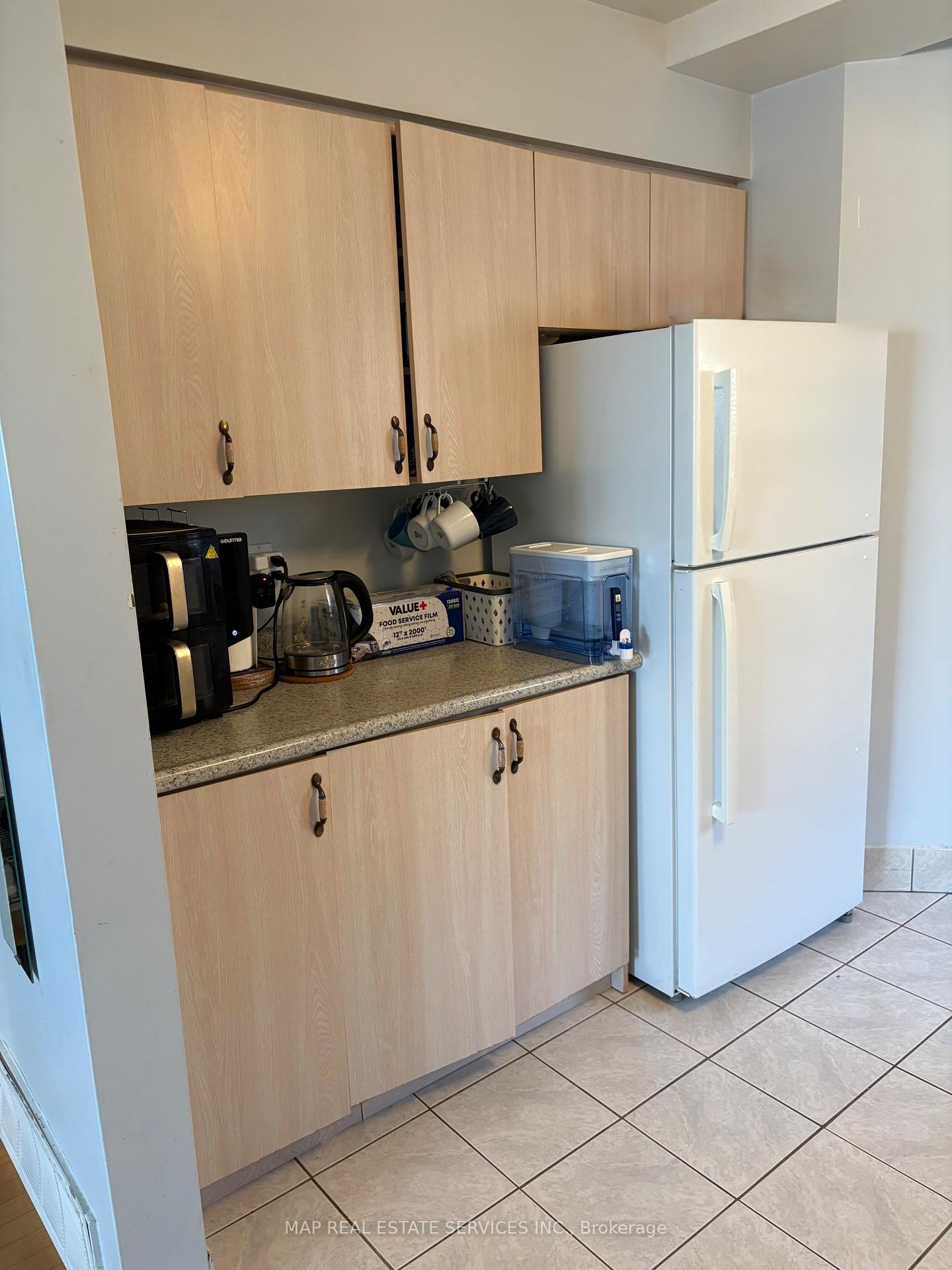 Photo 2 of 844 Browns Line, Etobicoke, Alderwood — HOMEH