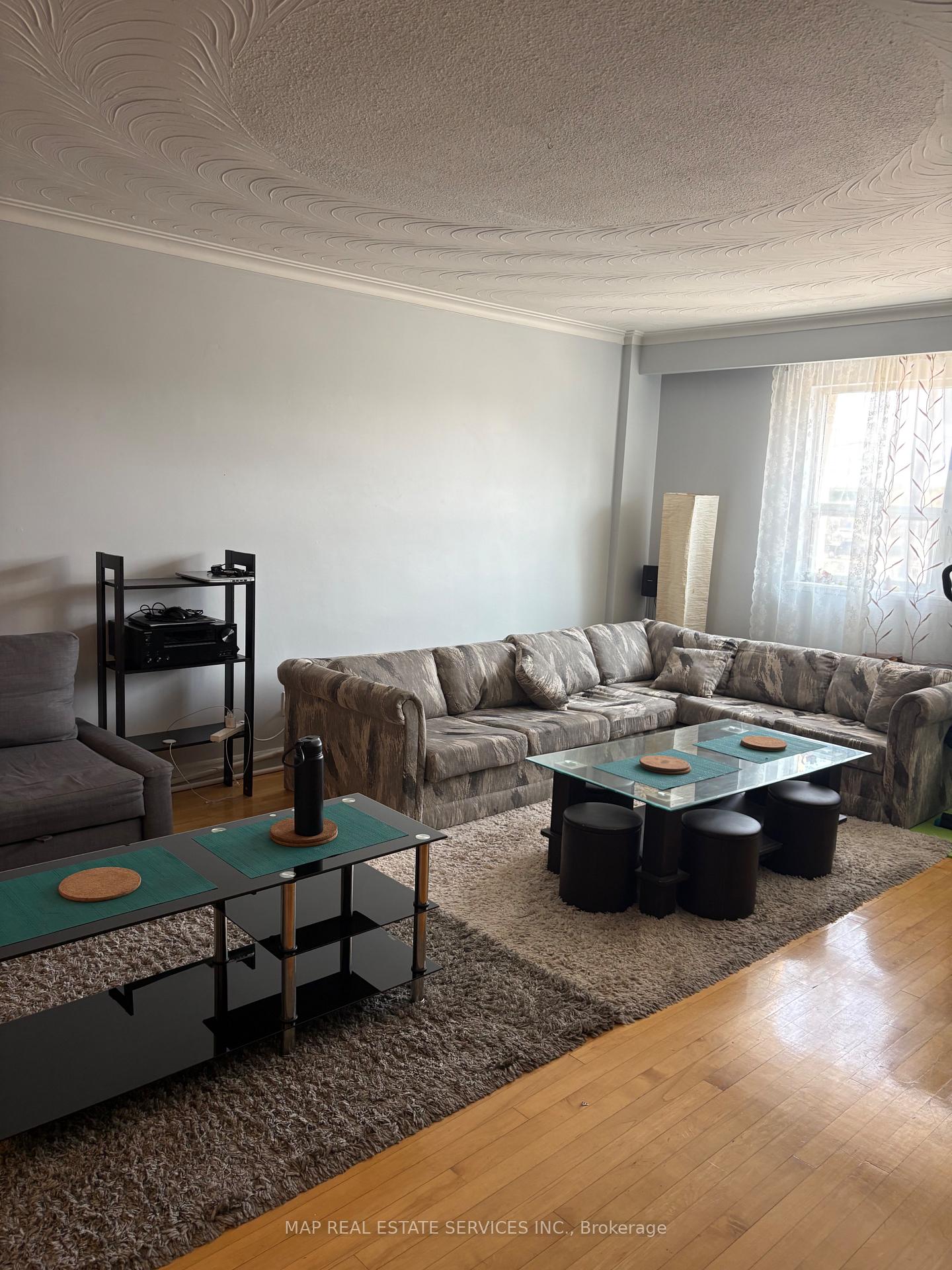Photo 3 of 844 Browns Line, Etobicoke, Alderwood — HOMEH