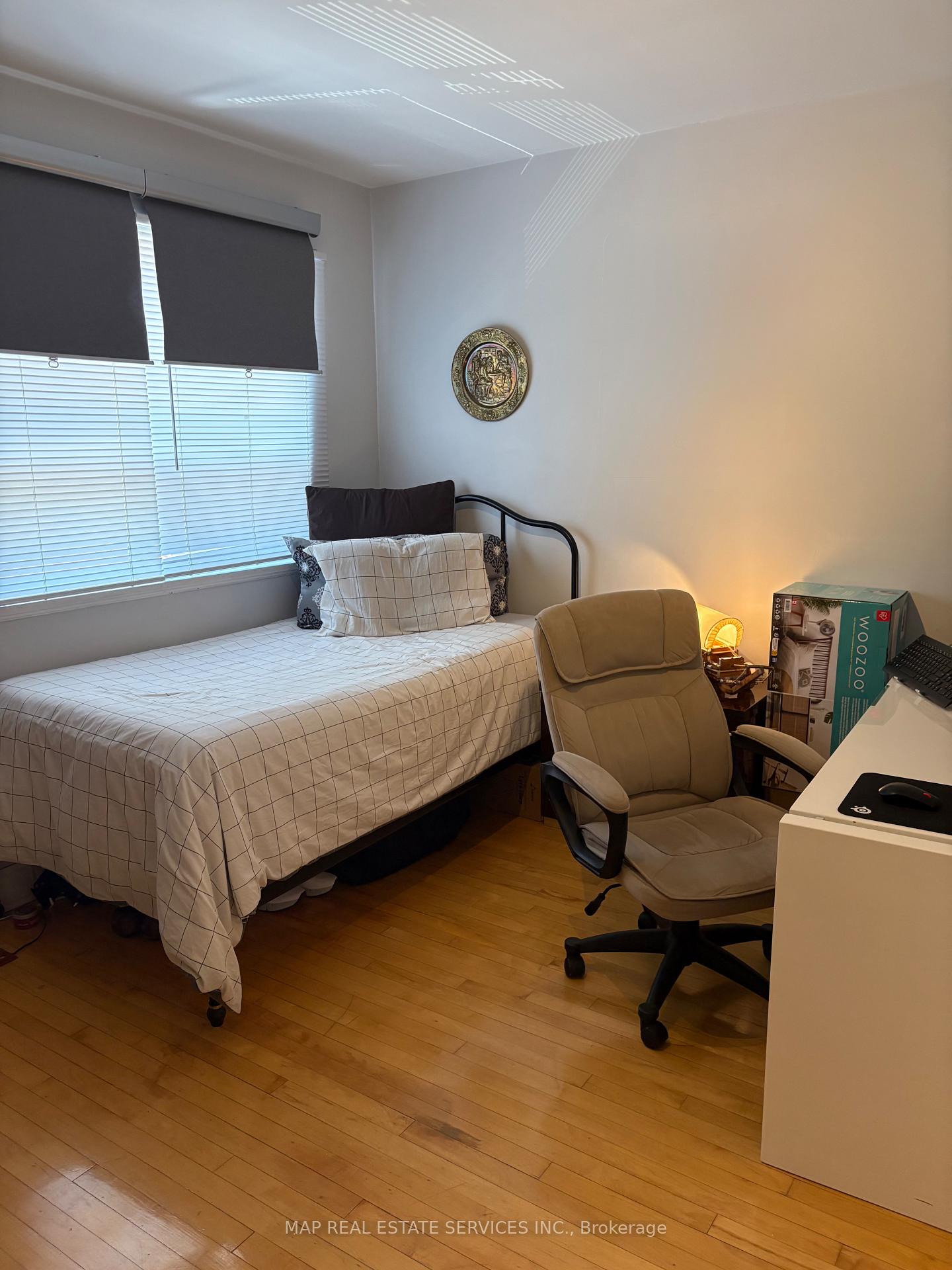 Photo 4 of 844 Browns Line, Etobicoke, Alderwood — HOMEH