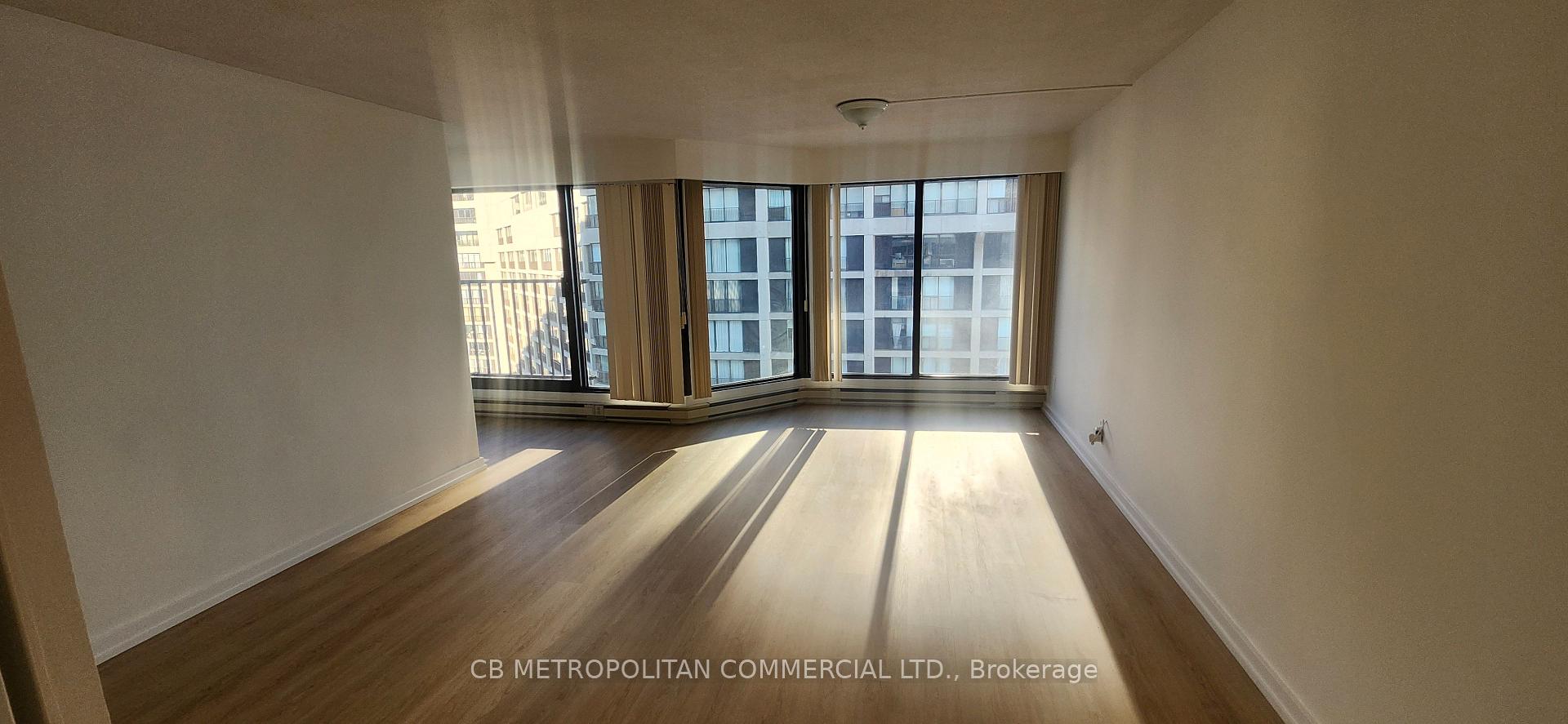 Photo 3 of Unit 3305, 65 Harbour Square, Toronto, Waterfront Communities — HOMEH