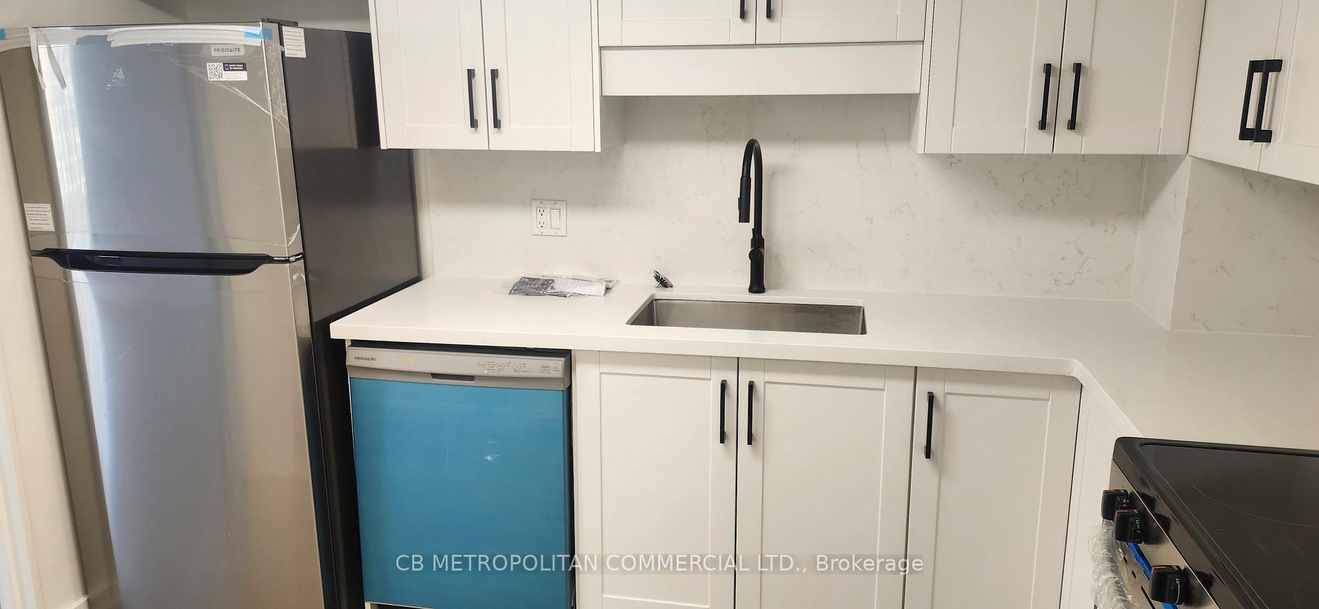 Photo 4 of Unit 3305, 65 Harbour Square, Toronto, Waterfront Communities — HOMEH