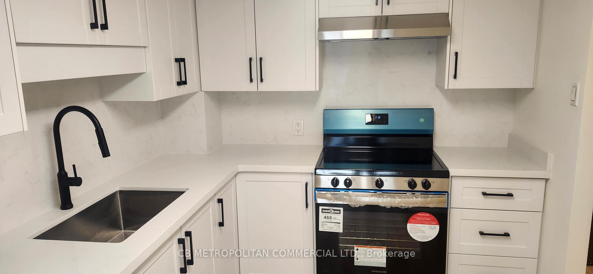 Photo 5 of Unit 3305, 65 Harbour Square, Toronto, Waterfront Communities — HOMEH