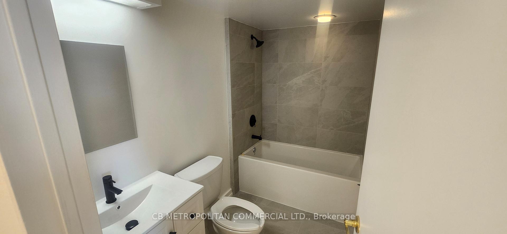 Photo 7 of Unit 3305, 65 Harbour Square, Toronto, Waterfront Communities — HOMEH