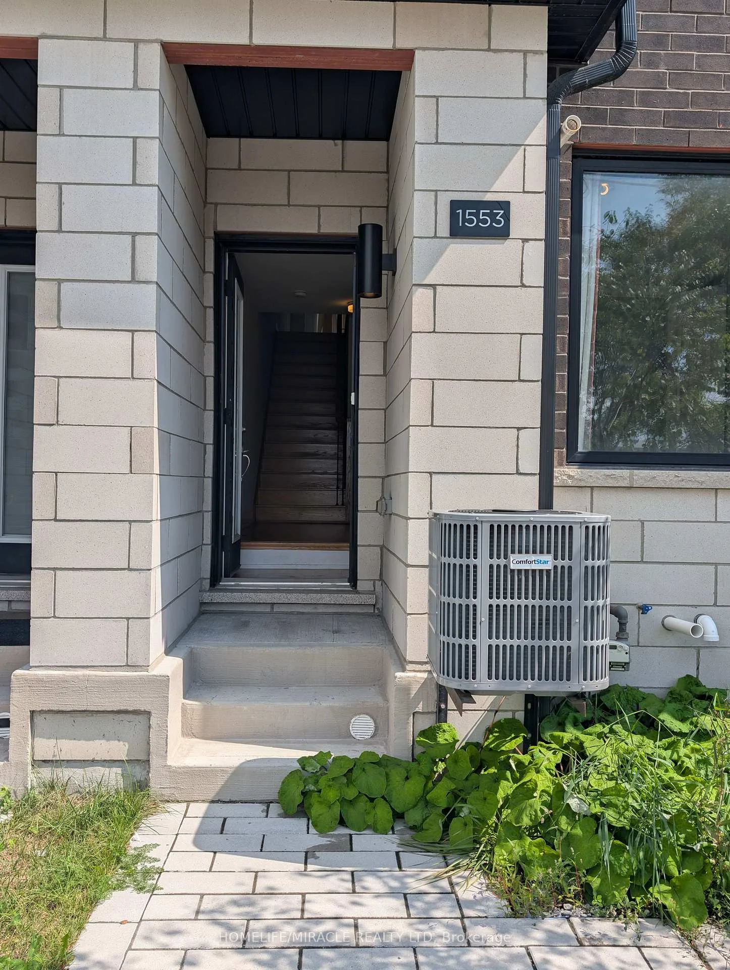 Photo 3 of 1553 Midland Avenue, Scarborough, Bendale — HOMEH