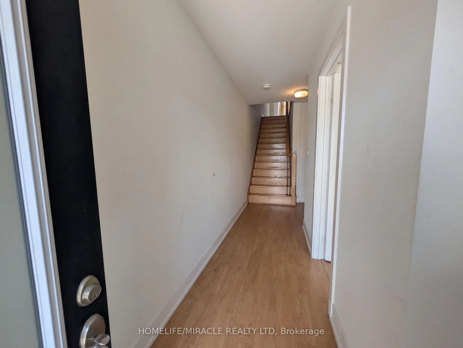 Photo 5 of 1553 Midland Avenue, Scarborough, Bendale — HOMEH