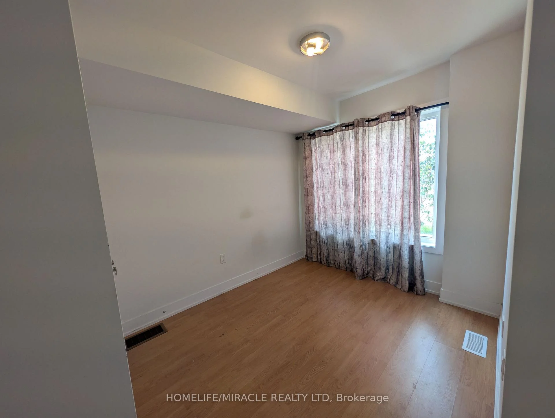 Photo 6 of 1553 Midland Avenue, Scarborough, Bendale — HOMEH