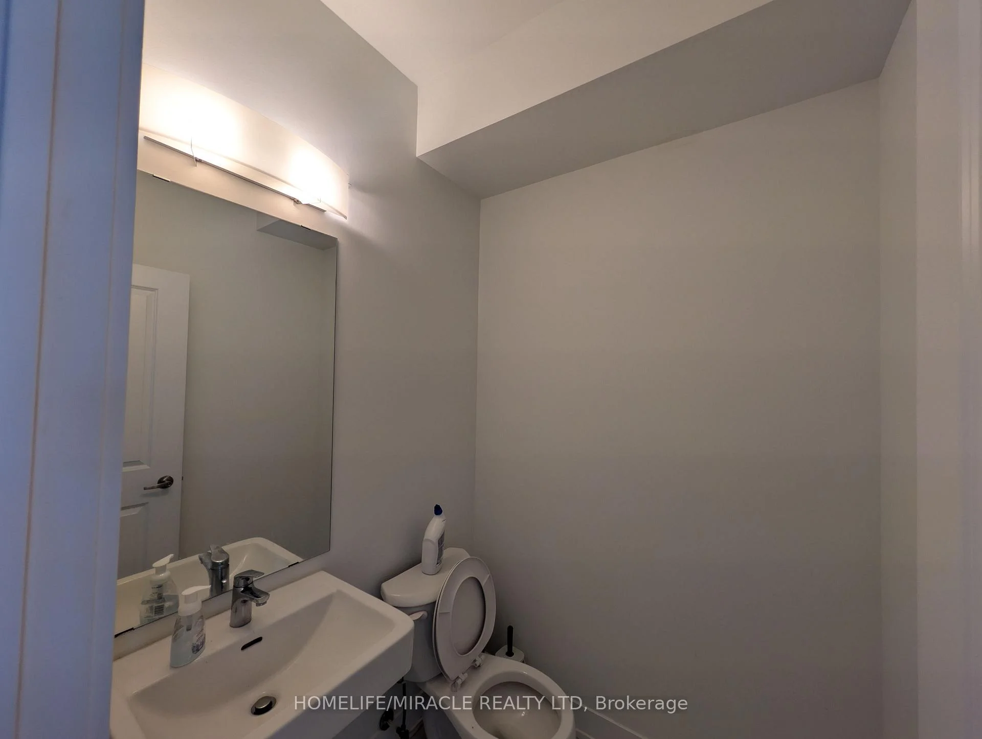 Photo 13 of 1553 Midland Avenue, Scarborough, Bendale — HOMEH