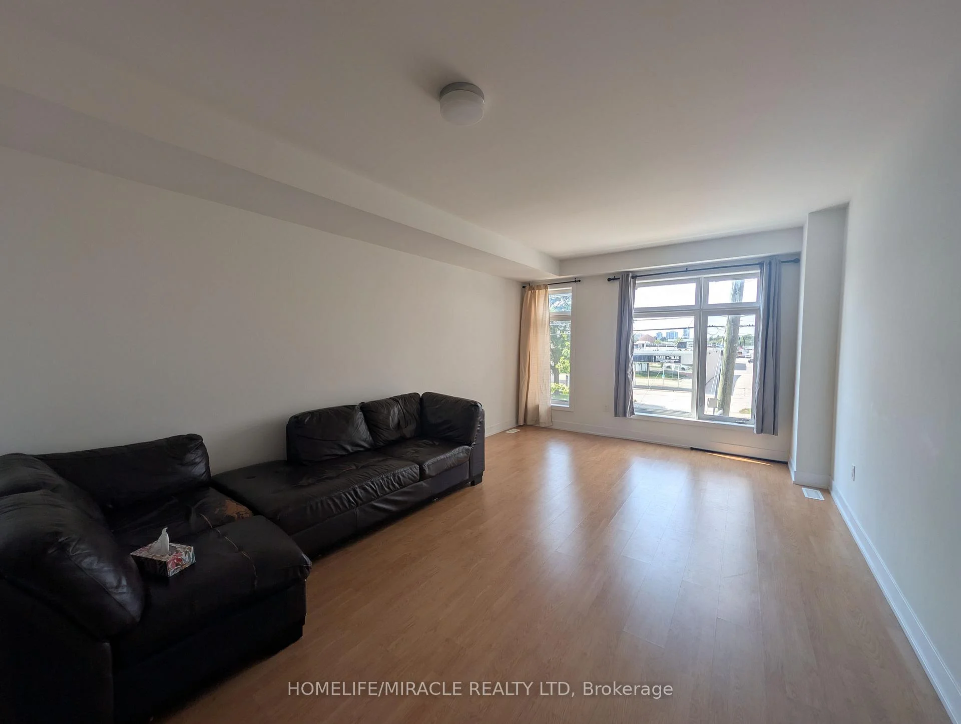 Photo 14 of 1553 Midland Avenue, Scarborough, Bendale — HOMEH