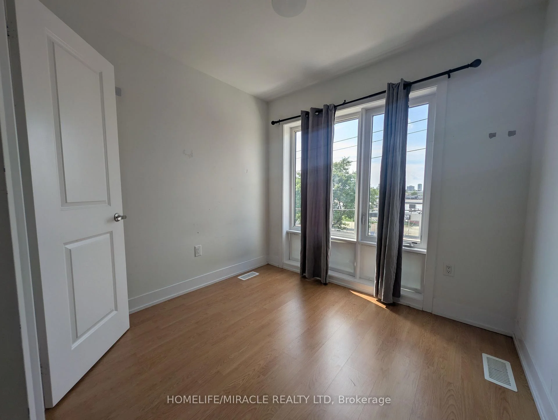 Photo 19 of 1553 Midland Avenue, Scarborough, Bendale — HOMEH