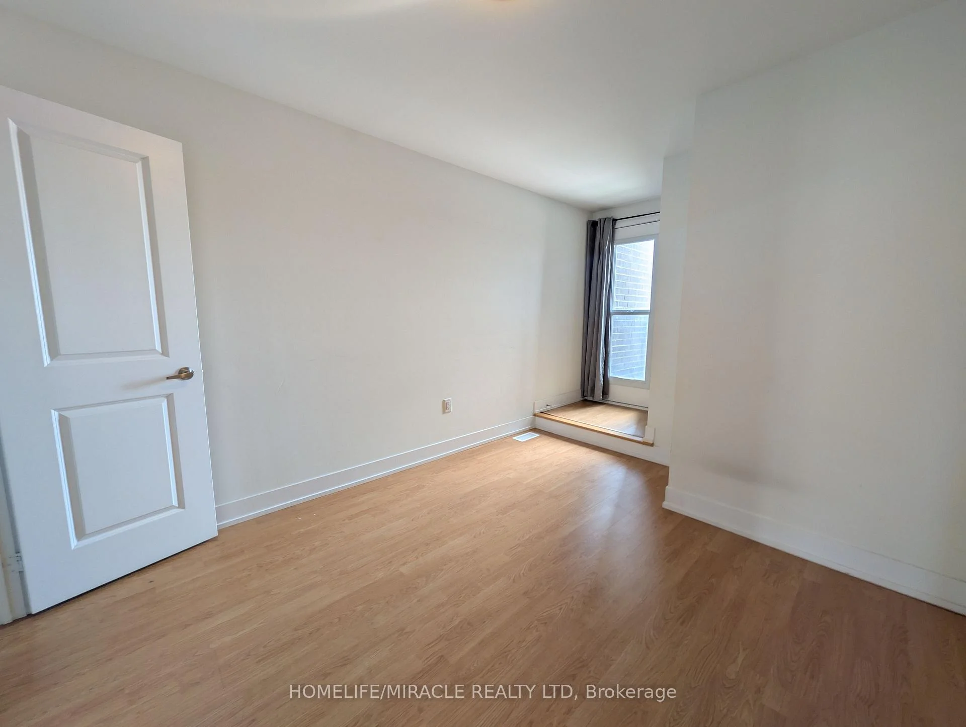 Photo 20 of 1553 Midland Avenue, Scarborough, Bendale — HOMEH