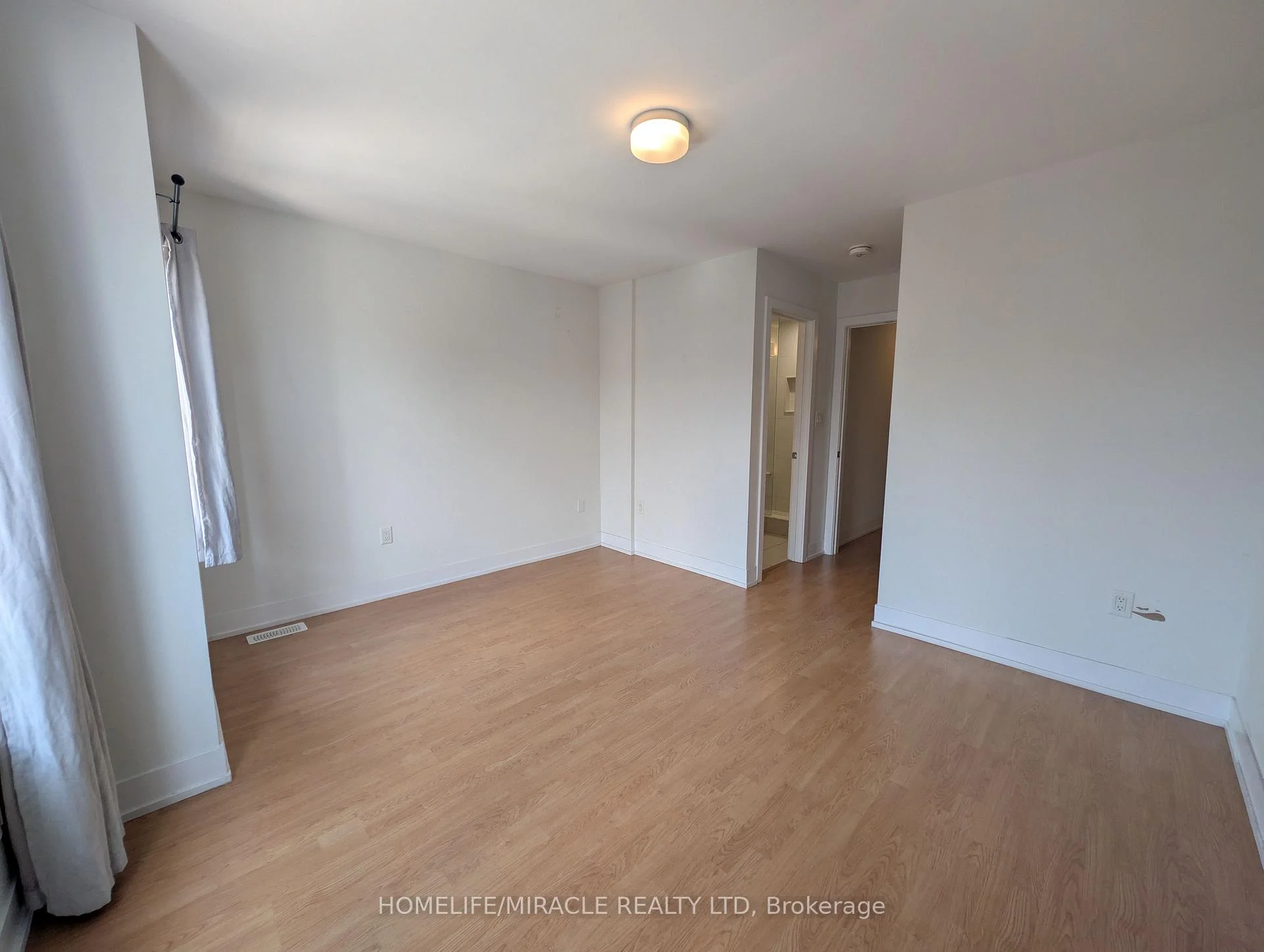 Photo 25 of 1553 Midland Avenue, Scarborough, Bendale — HOMEH