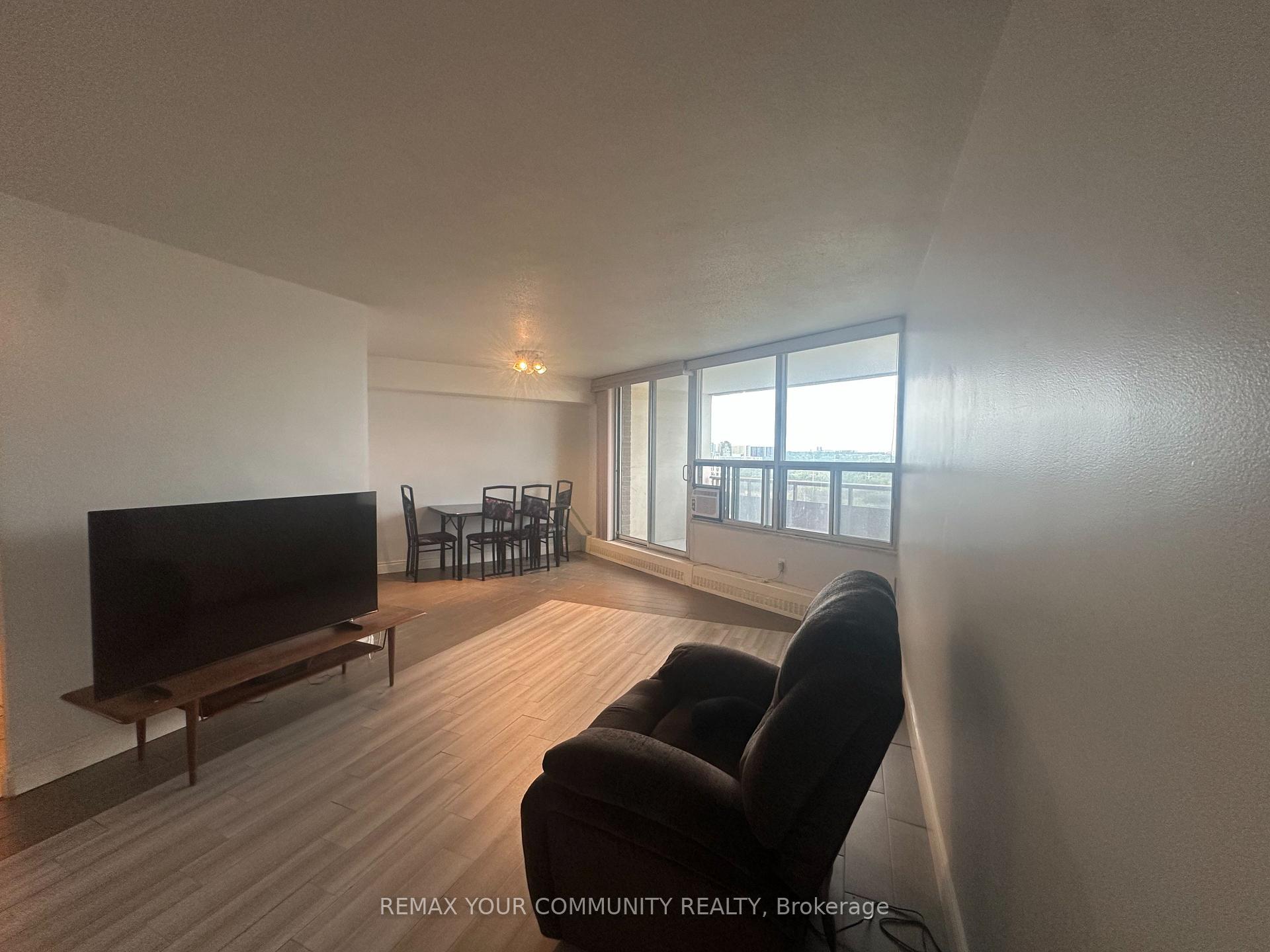 Photo 6 of Unit 1711, 15 Vicora Linkway, Toronto, Flemingdon Park — HOMEH